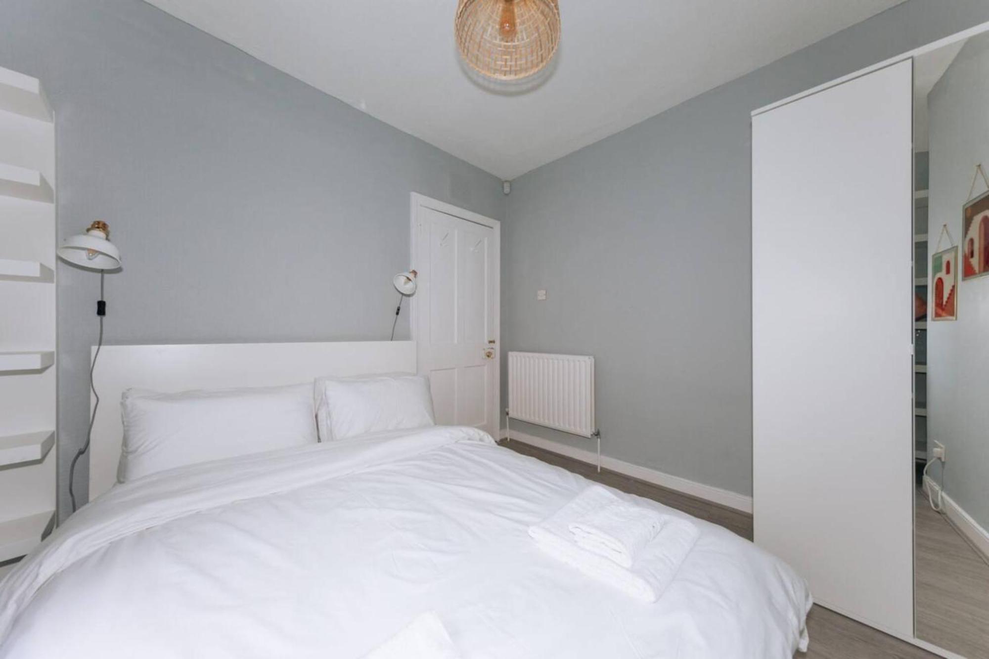 Centrally Located & Spacious 4bd House- St Kevin's Holiday home