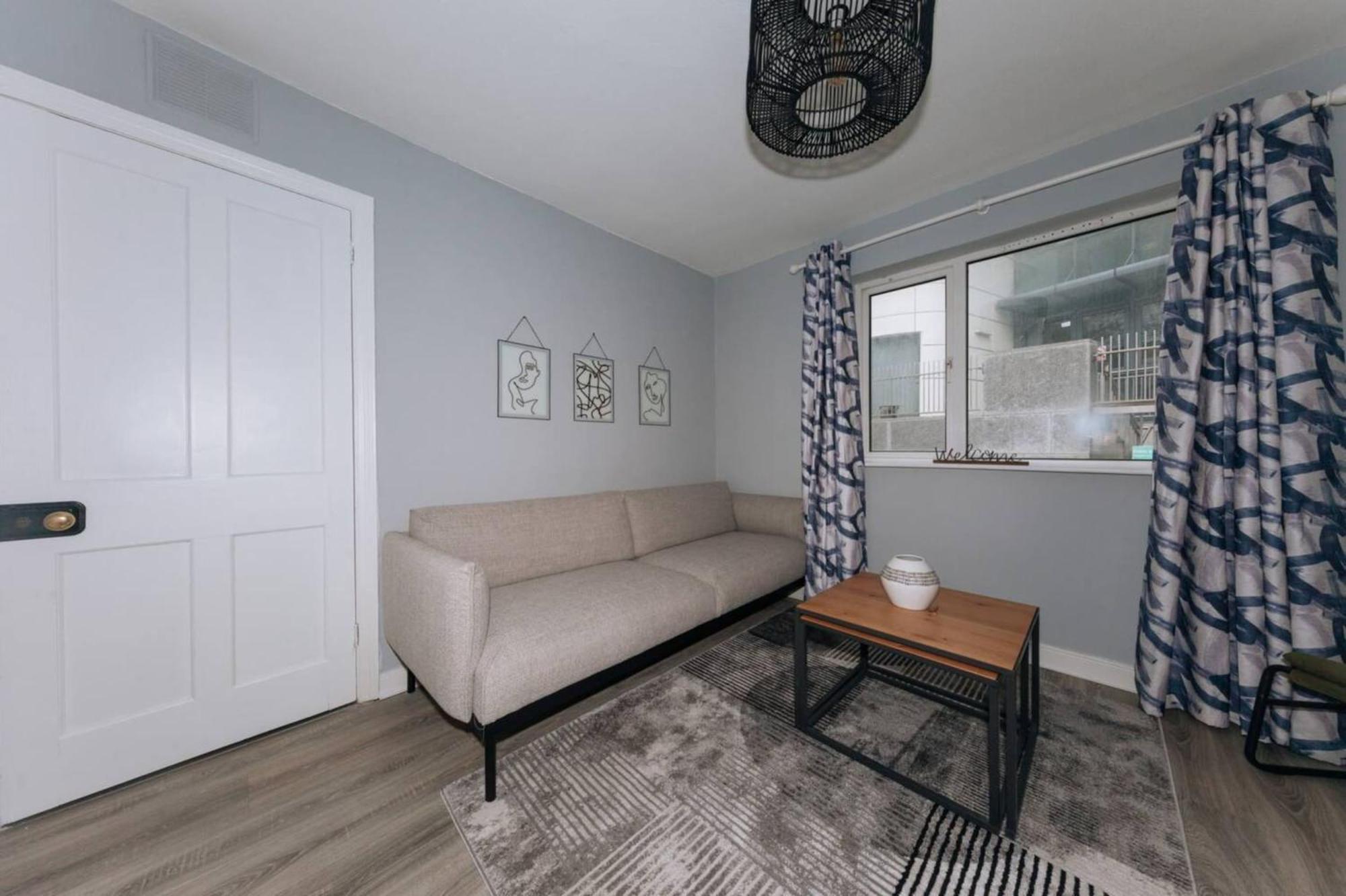 Centrally Located & Spacious 4bd House- St Kevin's *