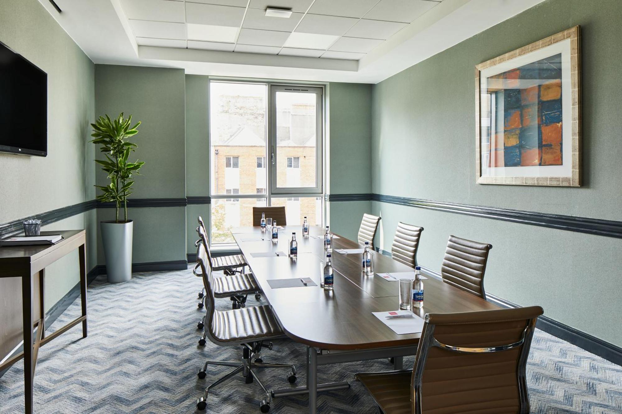 Leonardo Parnell Street Hotel 4*