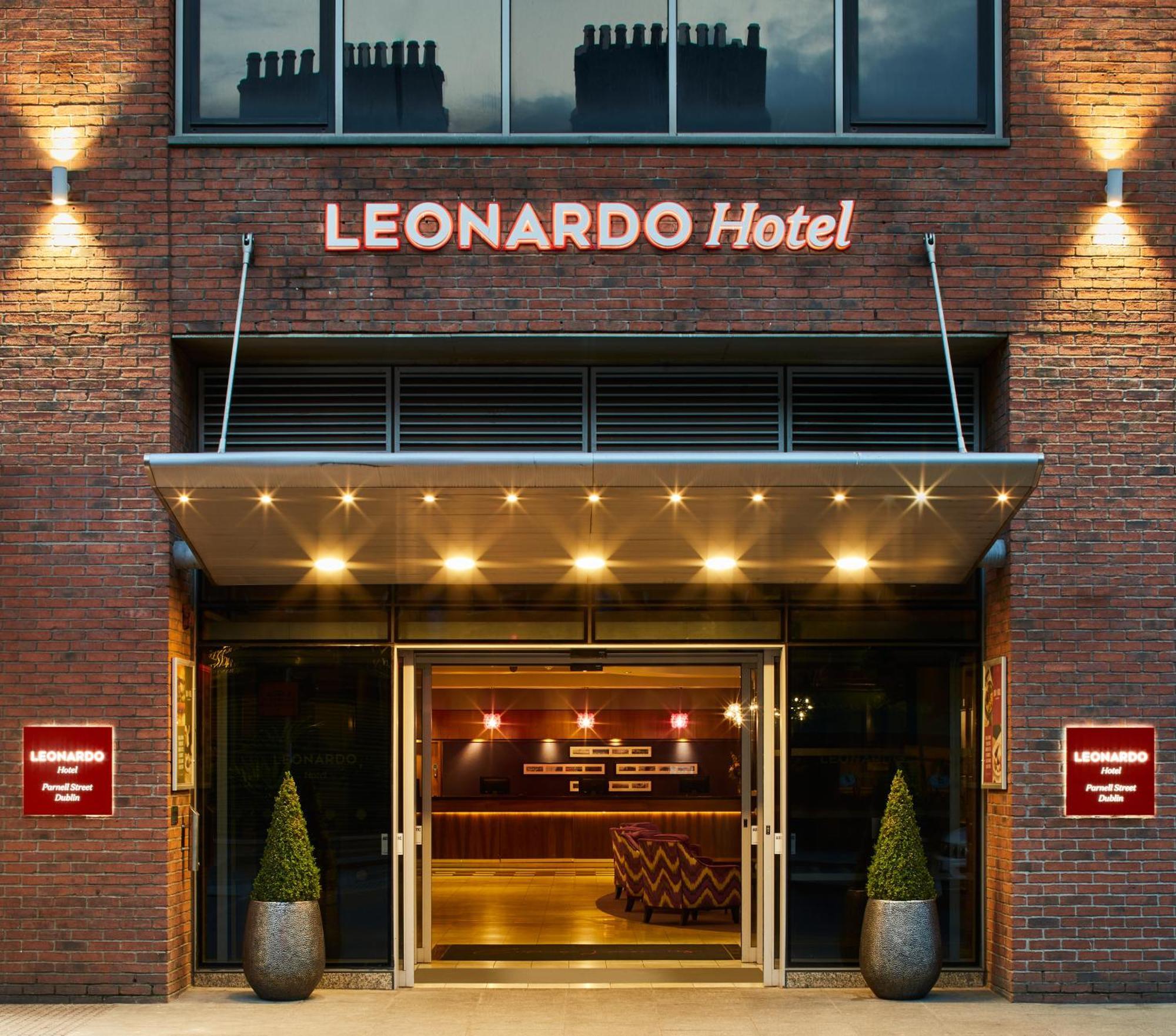 Leonardo Parnell Street