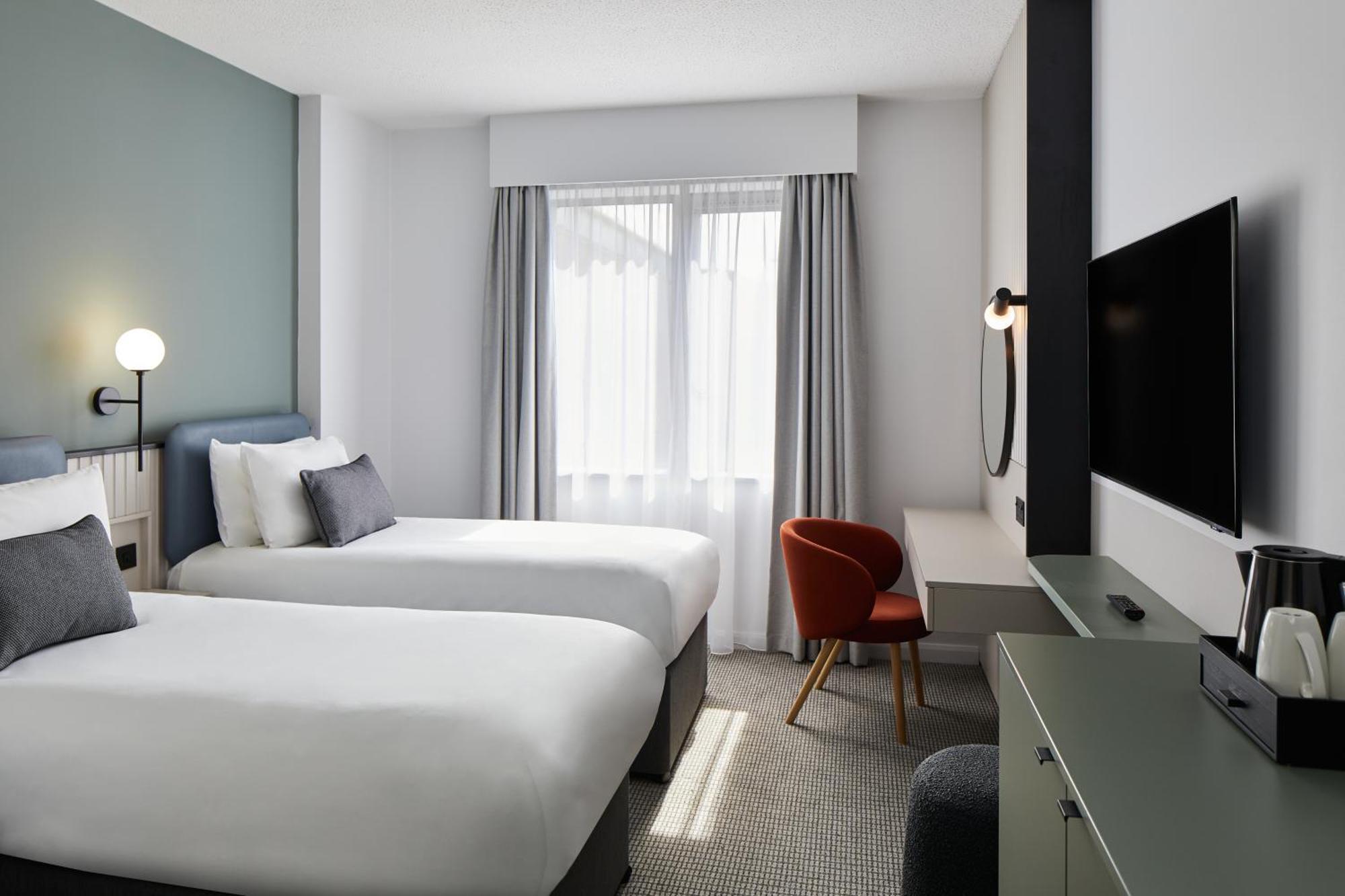 Leonardo Parnell Street Hotel 4*