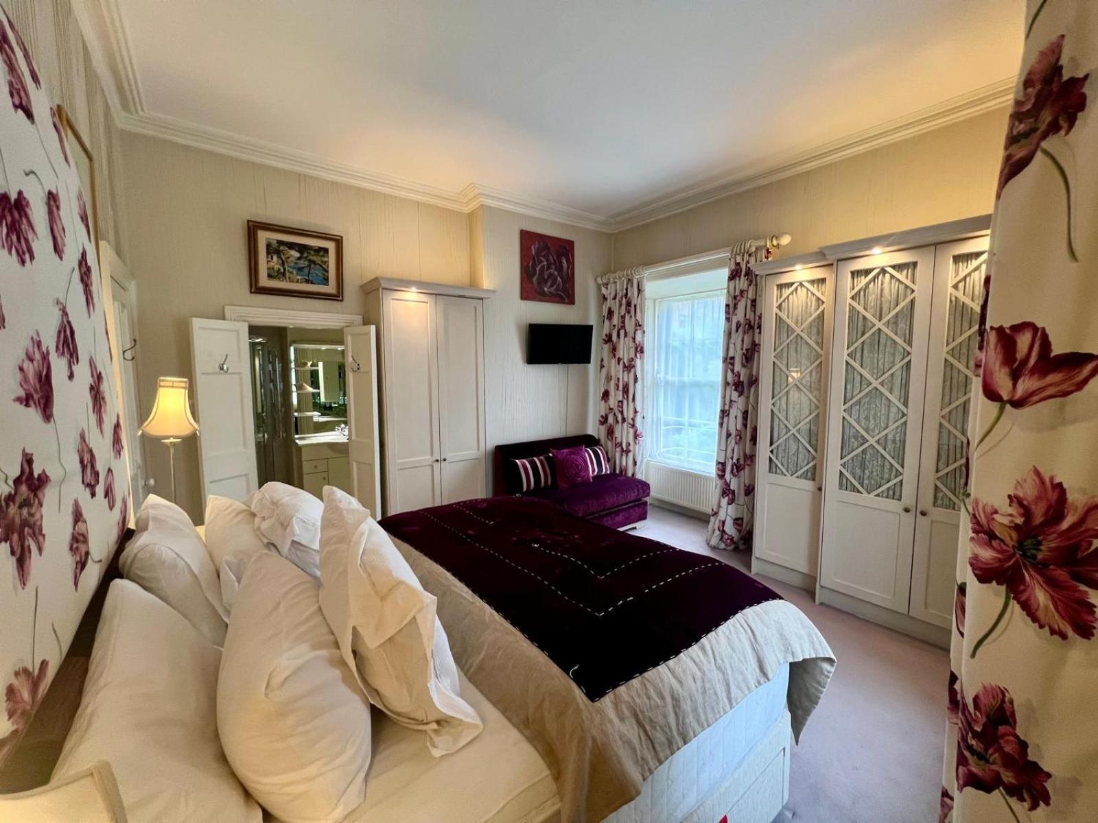 Homestay Burlington Townhouse *