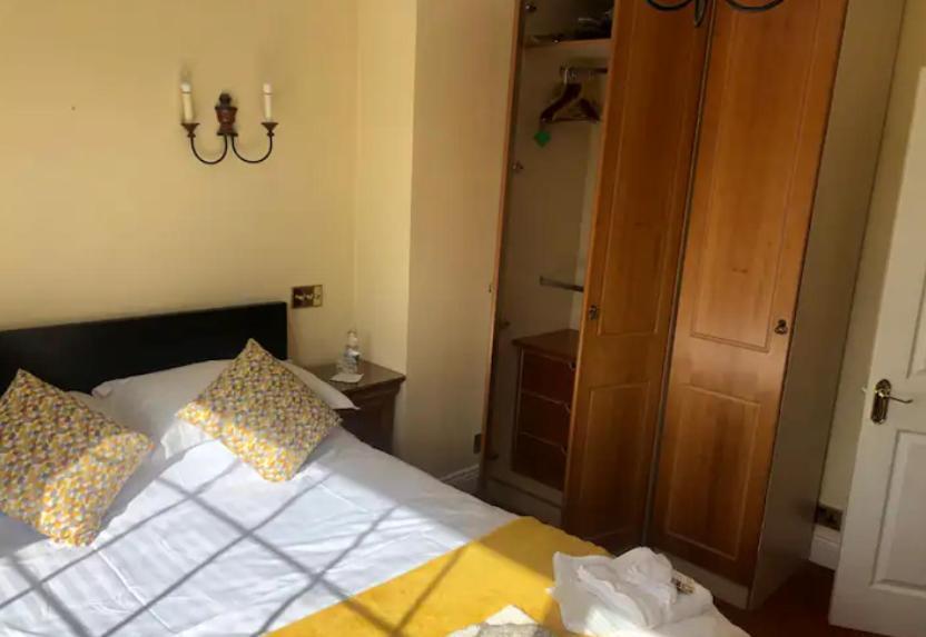 Private Comfortable Bedroom Homestay