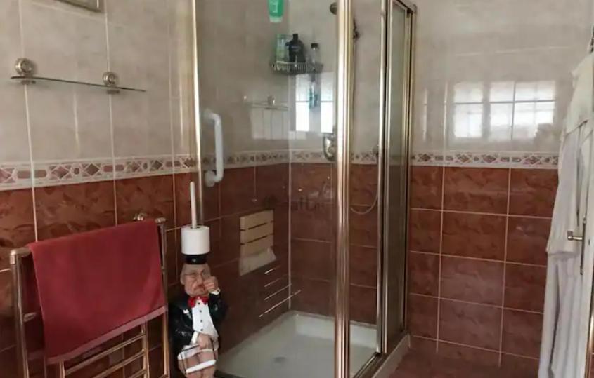 Private Comfortable Bedroom Homestay