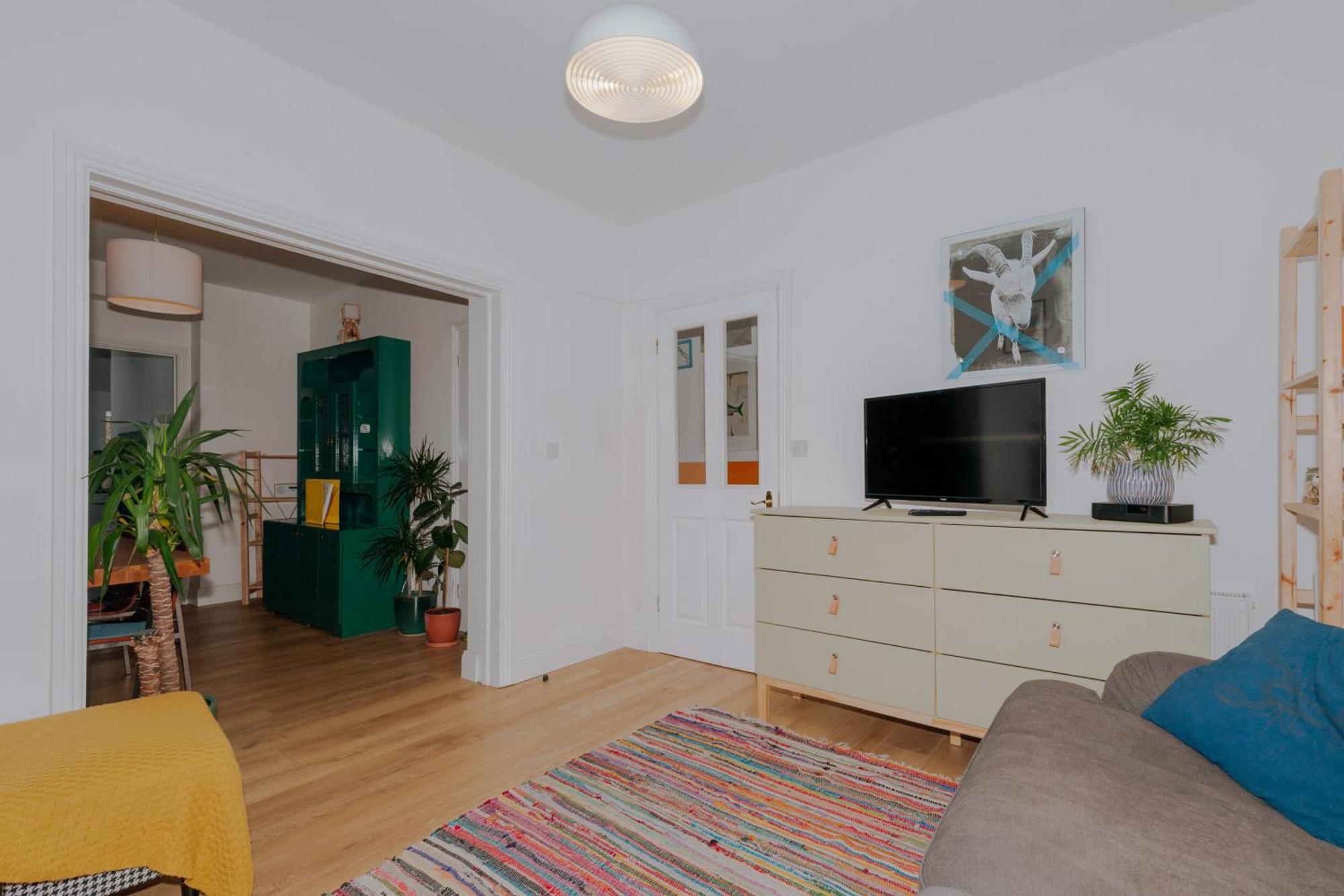 Charming 2bd House In Apartment