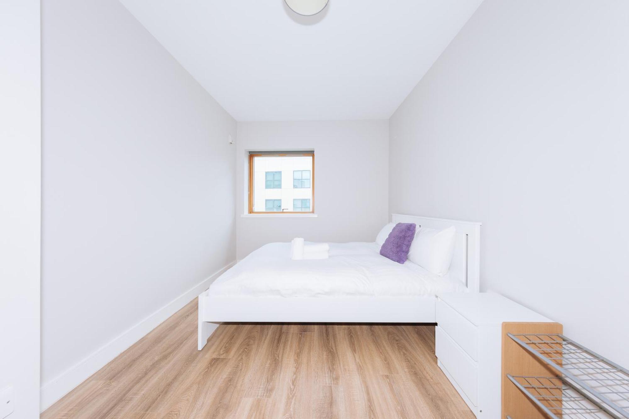 Bright 2bd Flat With Private Balcony -