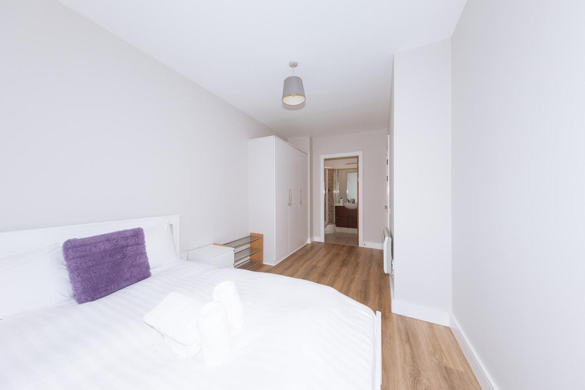 Bright 2bd Flat With Private Balcony - Apartment *