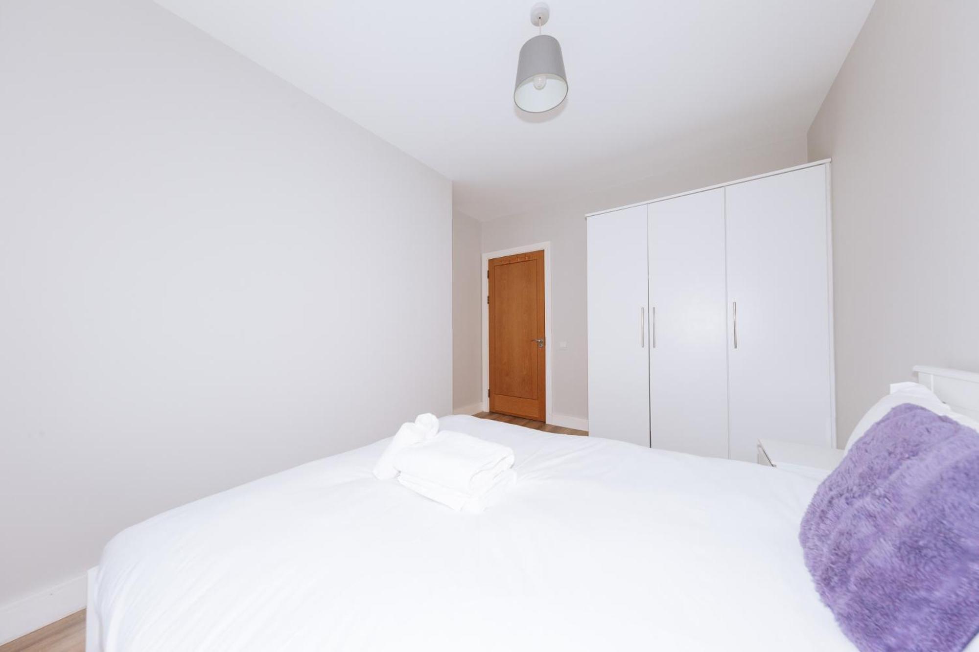 Bright 2bd Flat With Private Balcony - Apartment Dublin