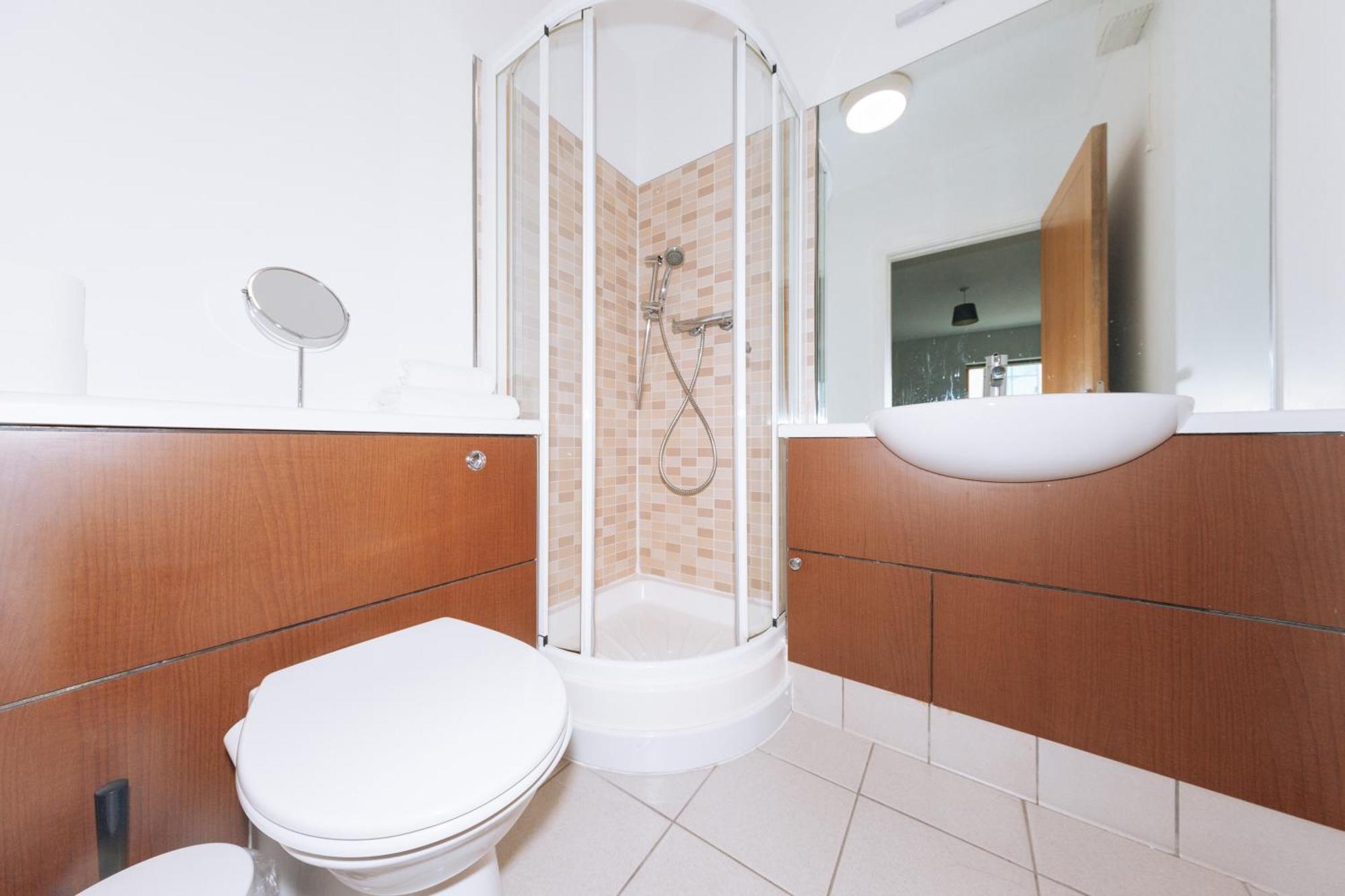 Apartment Bright 2bd Flat With Private Balcony - Dublin