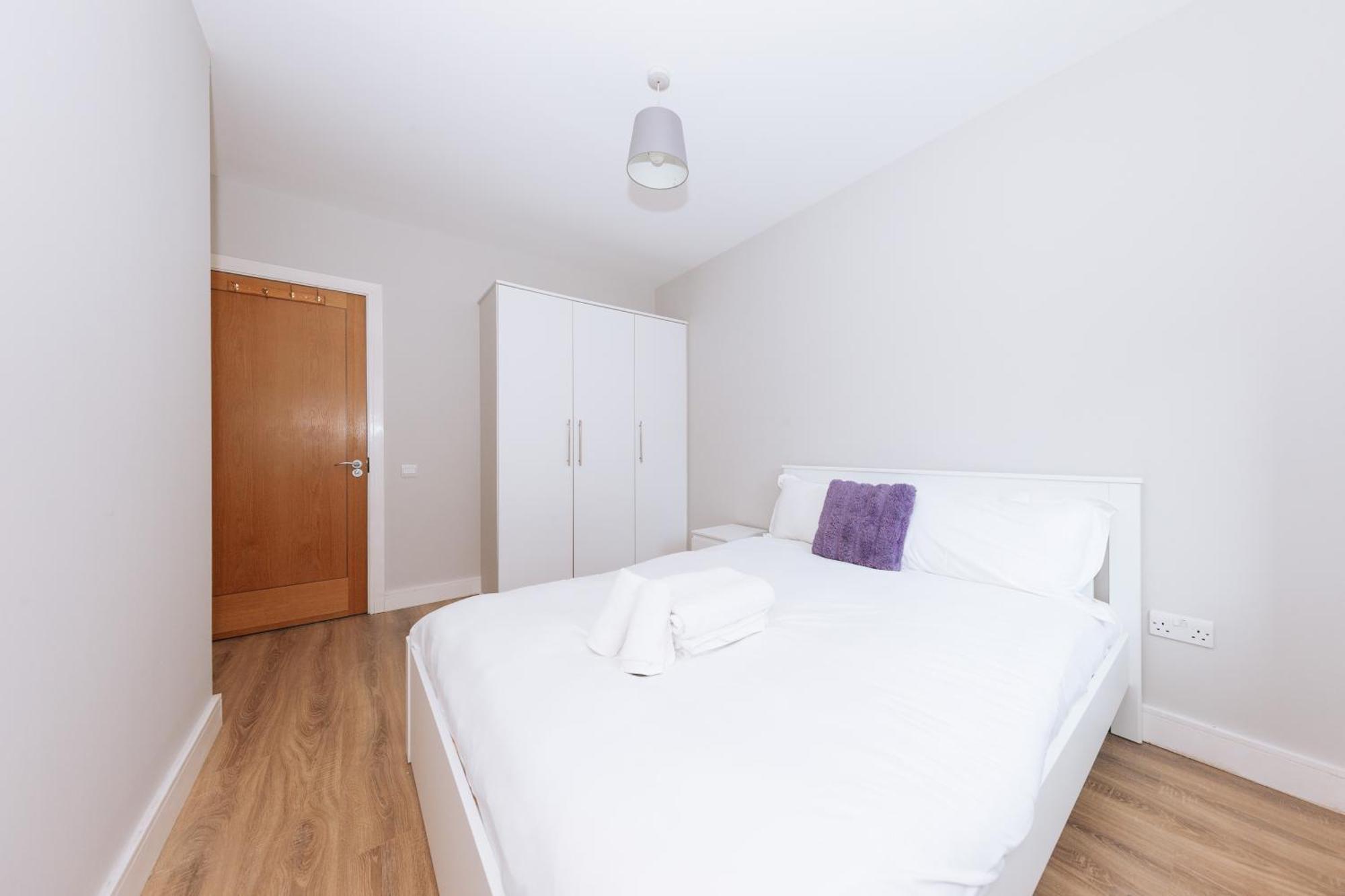 Bright 2bd Flat With Private Balcony - Apartment *