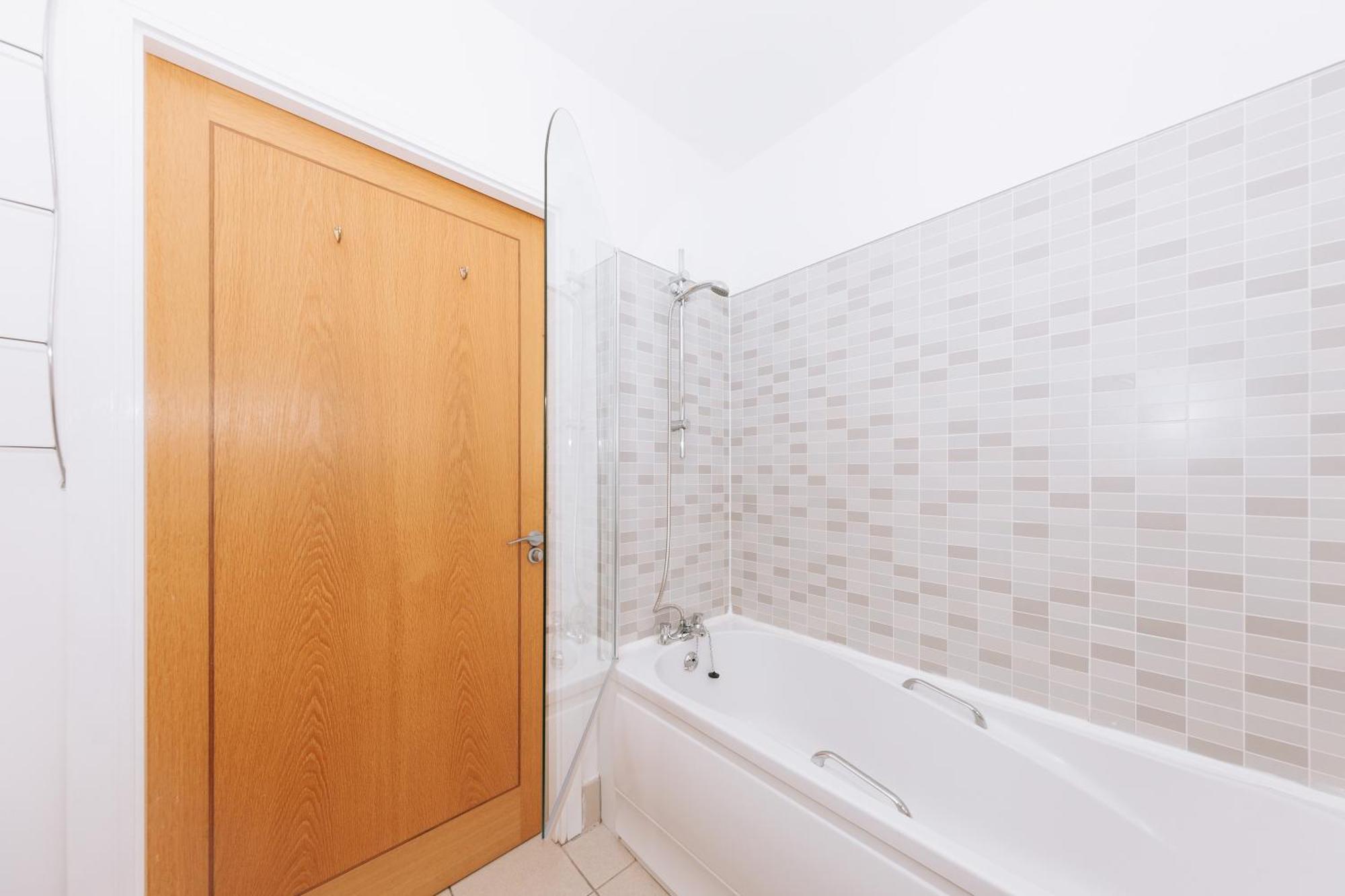 Apartment Bright 2bd Flat With Private Balcony - Dublin