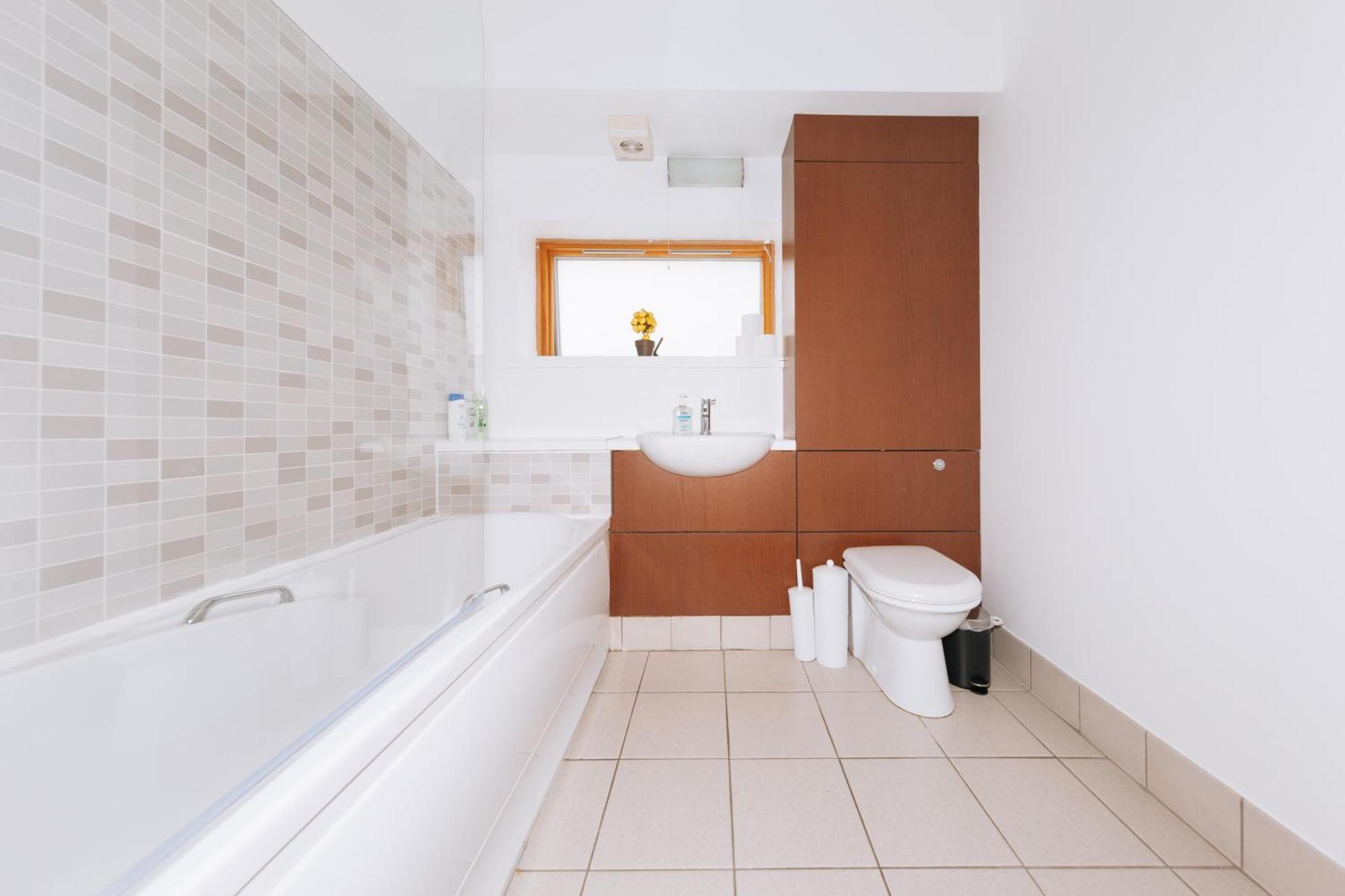 Bright 2bd Flat With Private Balcony - * Dublin