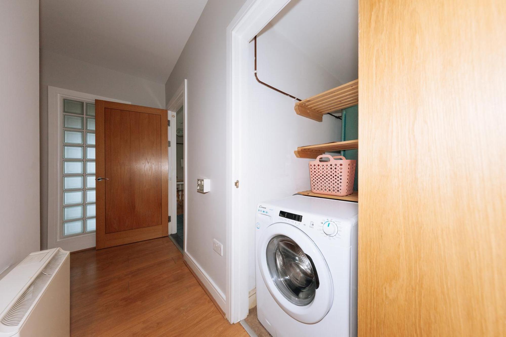 Bright 2bd Flat With Private Balcony -