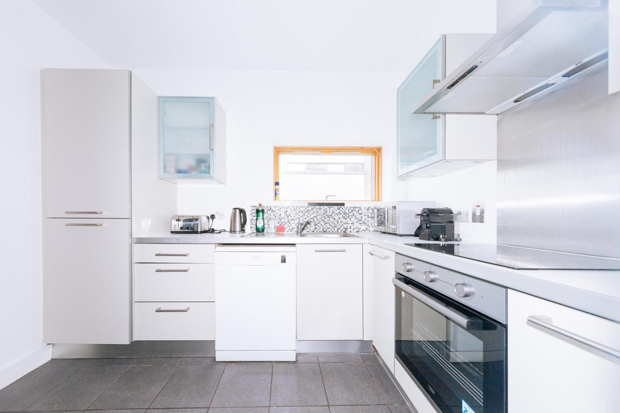 Bright 2bd Flat With Private Balcony - Apartment