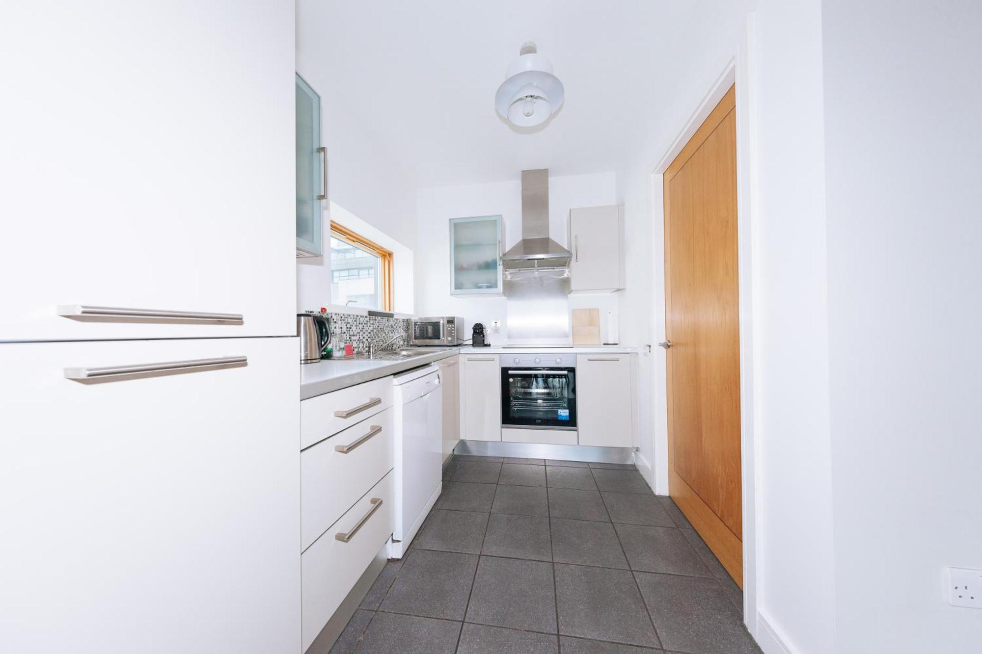 Apartment Bright 2bd Flat With Private Balcony - Dublin