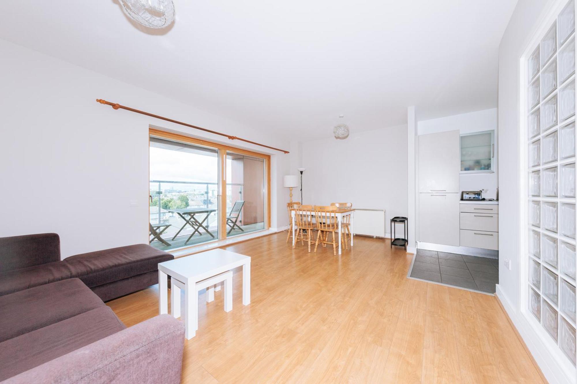 Bright 2bd Flat With Private Balcony - *