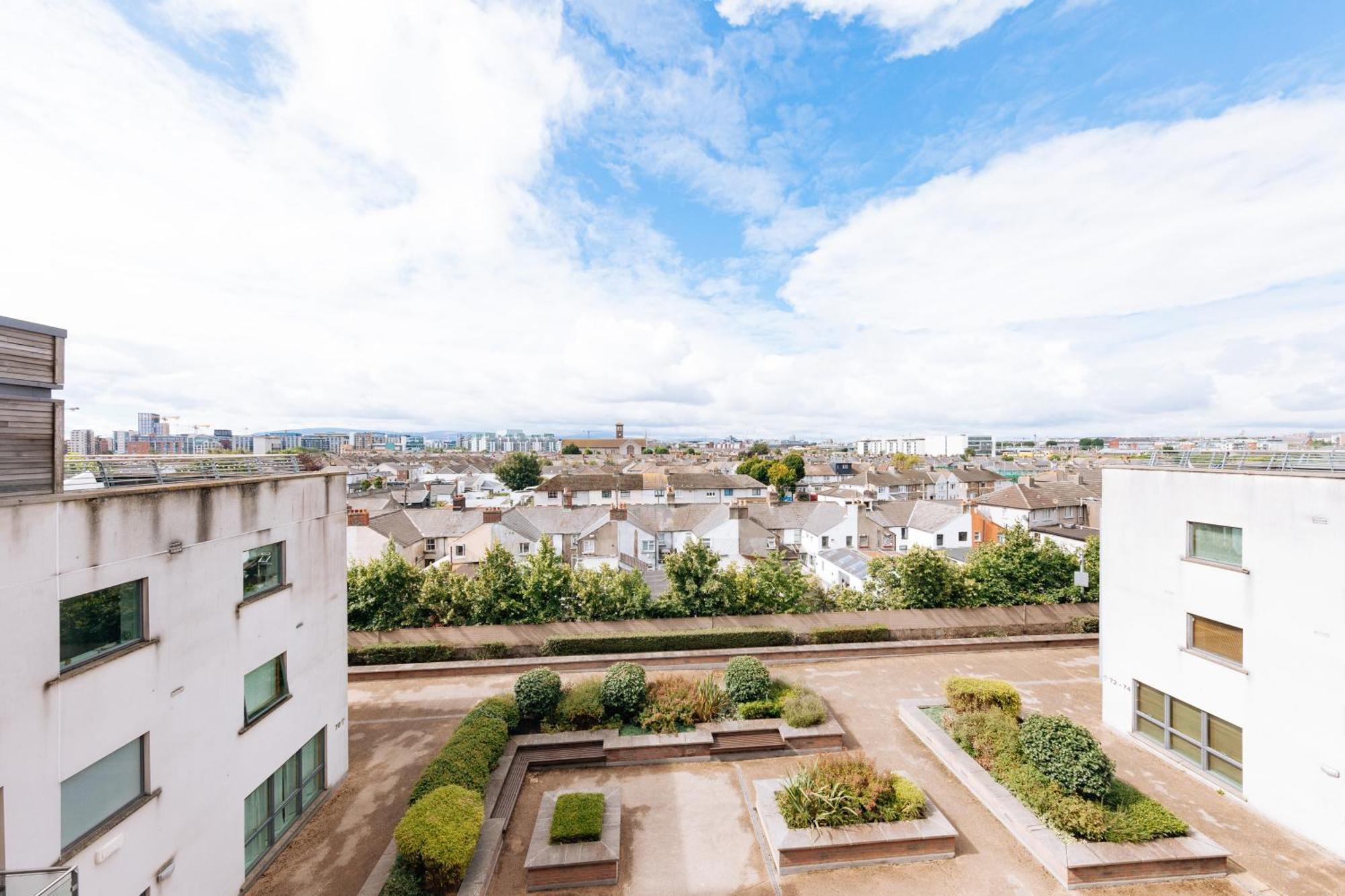Bright 2bd Flat With Private Balcony - Dublin