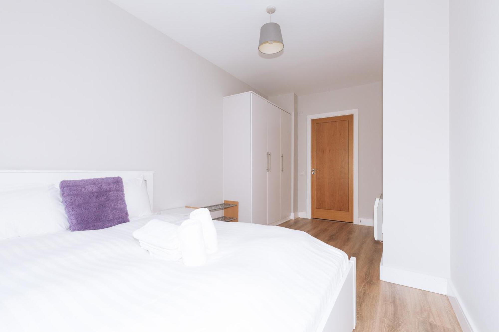 Bright 2bd Flat With Private Balcony - * Dublin