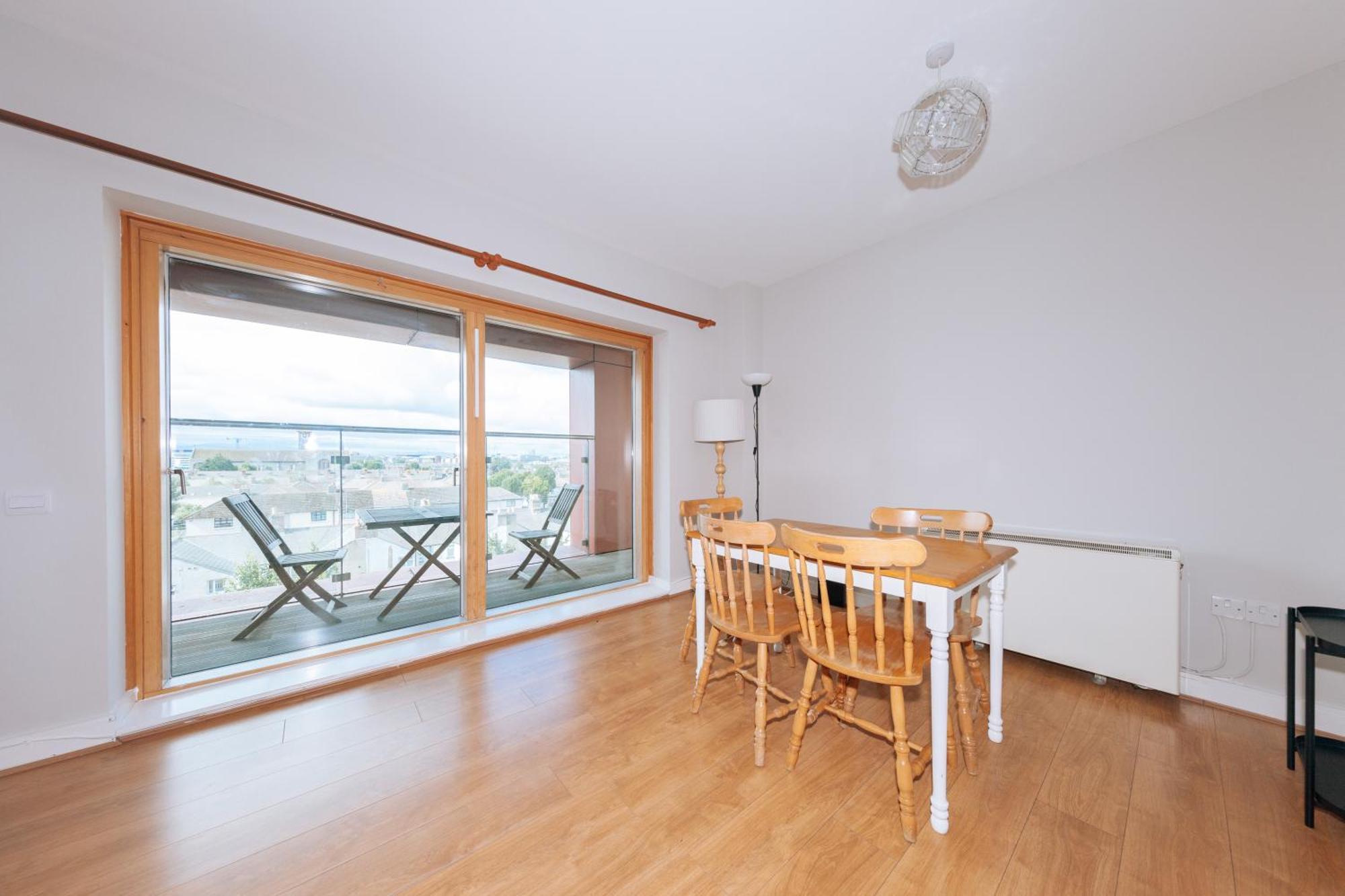 Apartment Bright 2bd Flat With Private Balcony - *