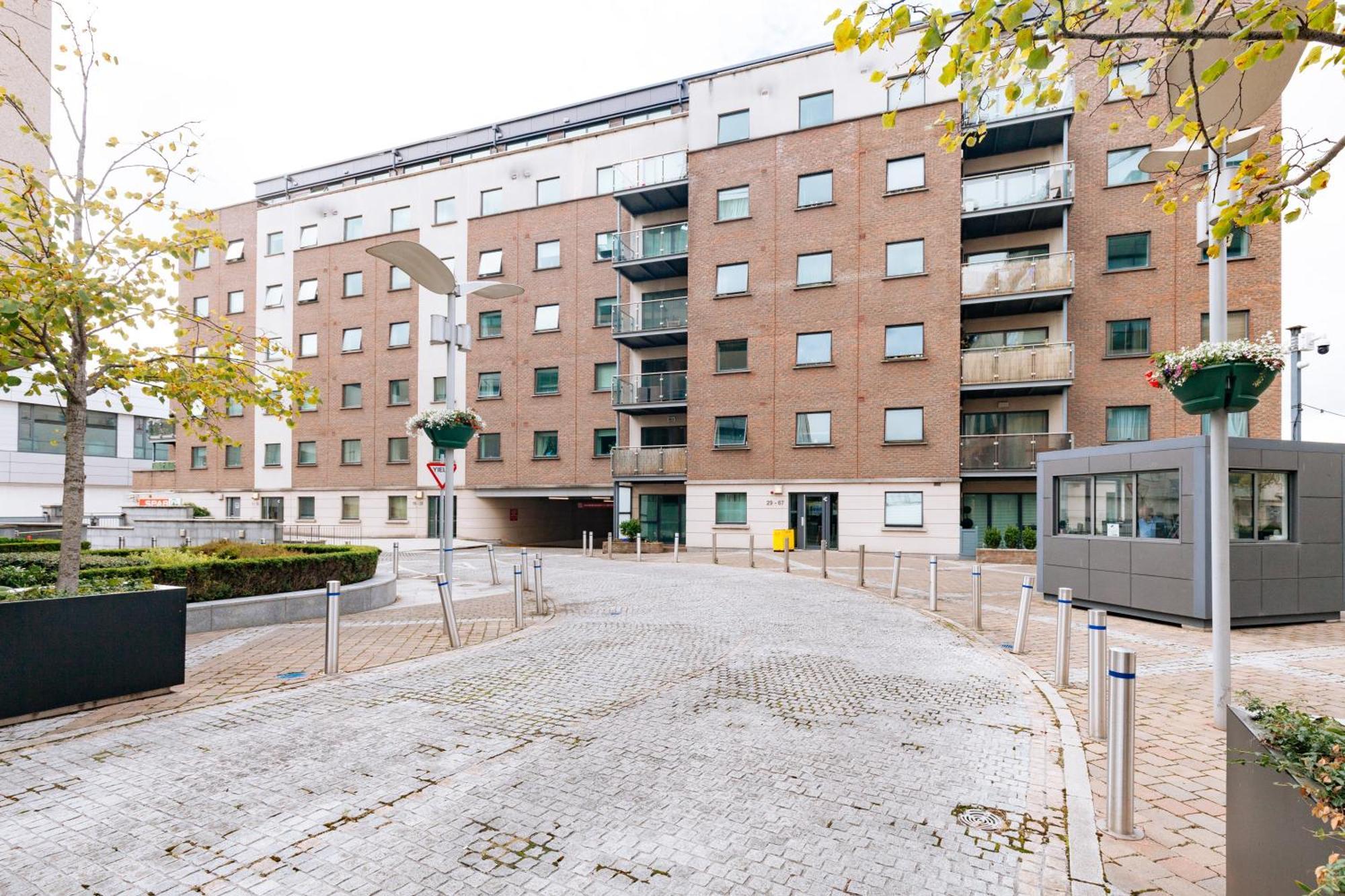 Bright 2bd Flat With Private Balcony - Apartment Dublin