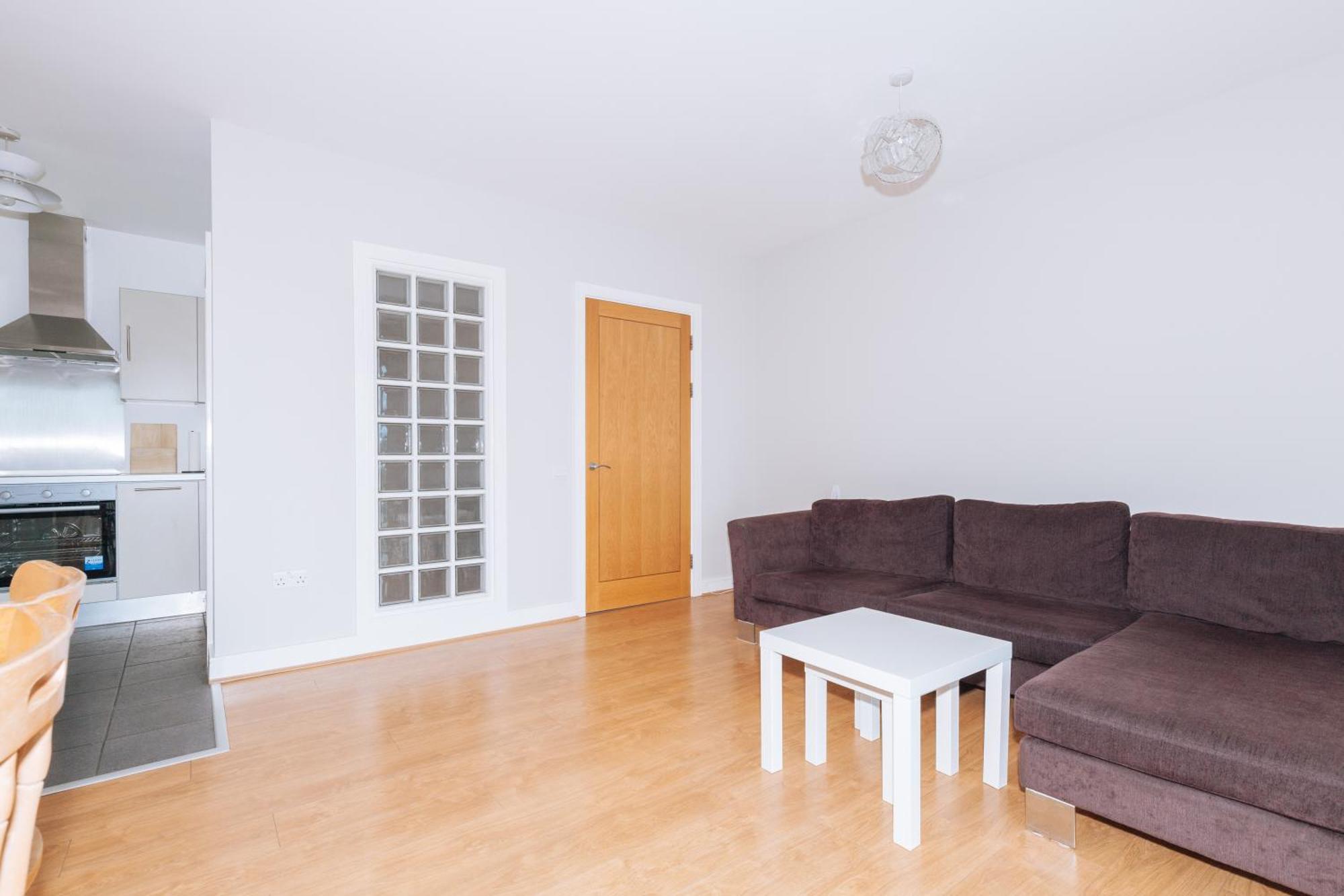 Apartment Bright 2bd Flat With Private Balcony - Dublin