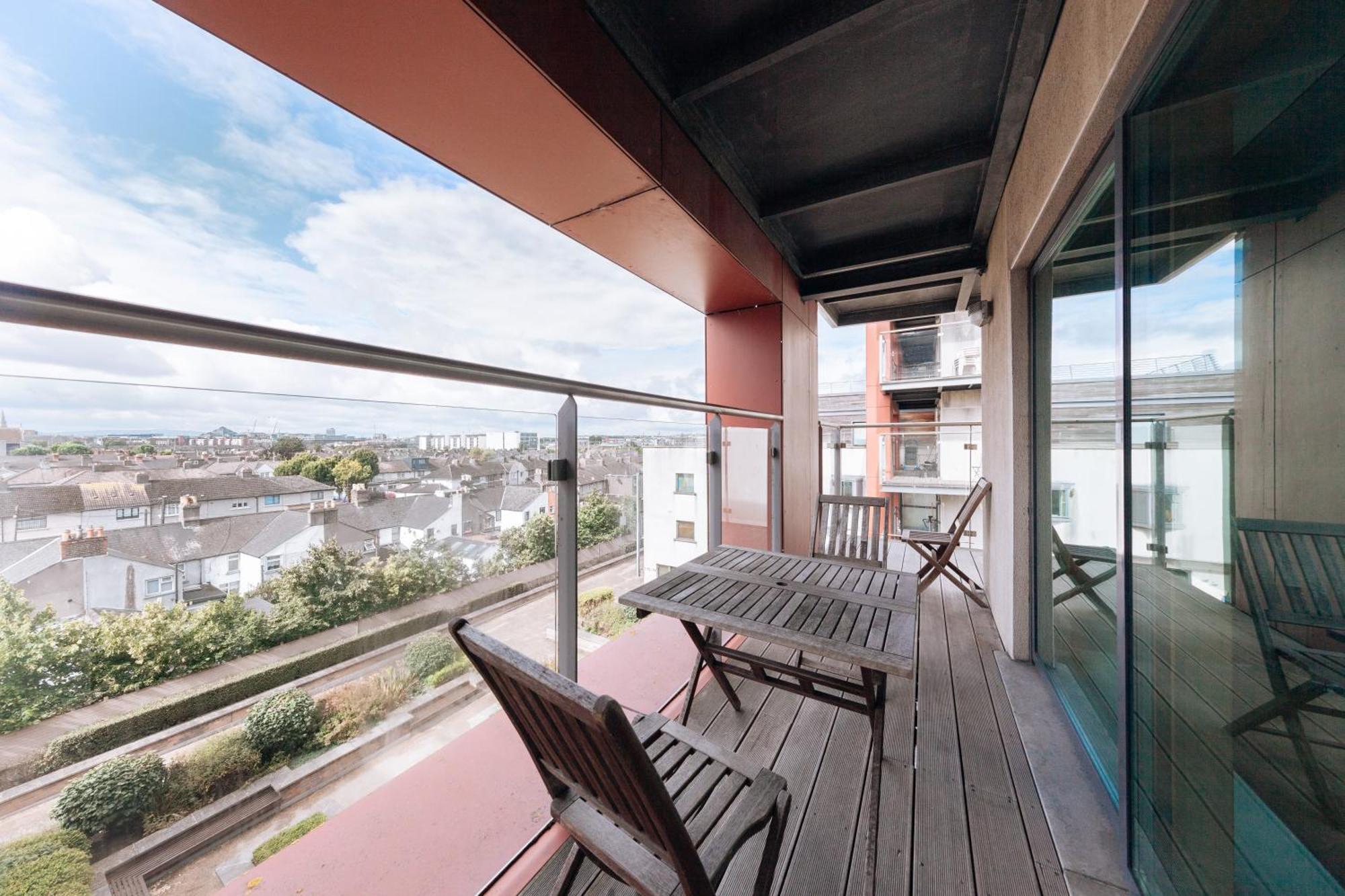 Bright 2bd Flat With Private Balcony - *