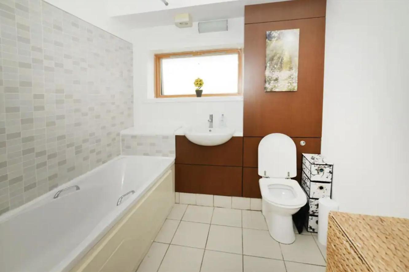 Bright 2bd Flat With Private Balcony - Dublin