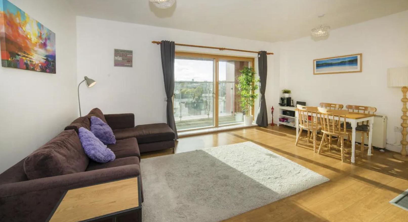 Bright 2bd Flat With Private Balcony -