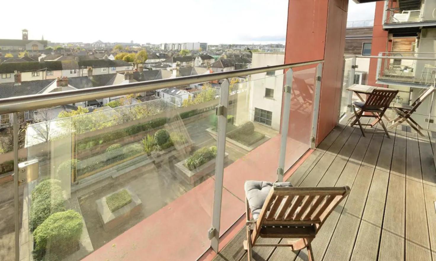 Apartment Bright 2bd Flat With Private Balcony - Dublin