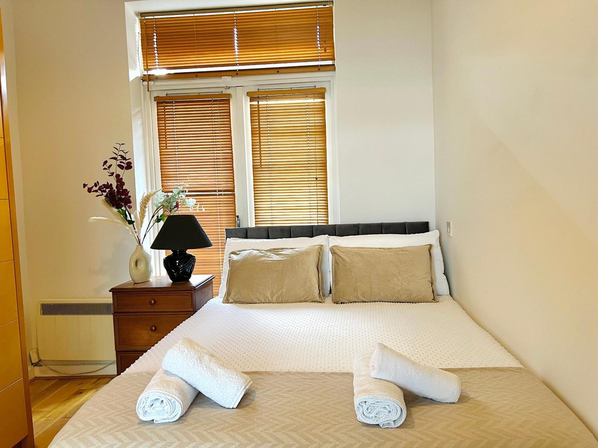 Cosy River View Flat At Temple Bar Apartment