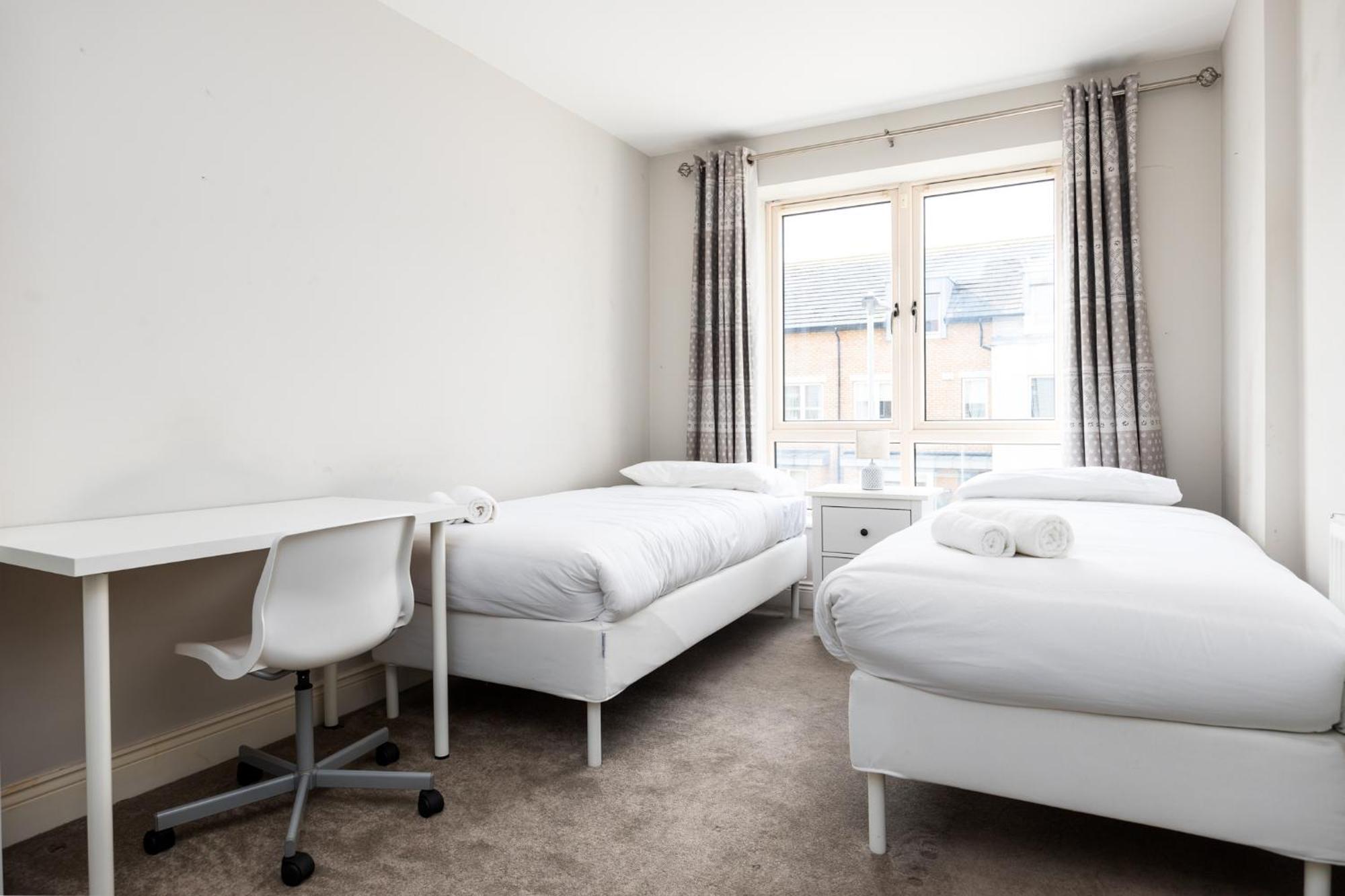 Elegant 5-bed By Sea & City, Parking & Garden - Ideal For Long Holiday home