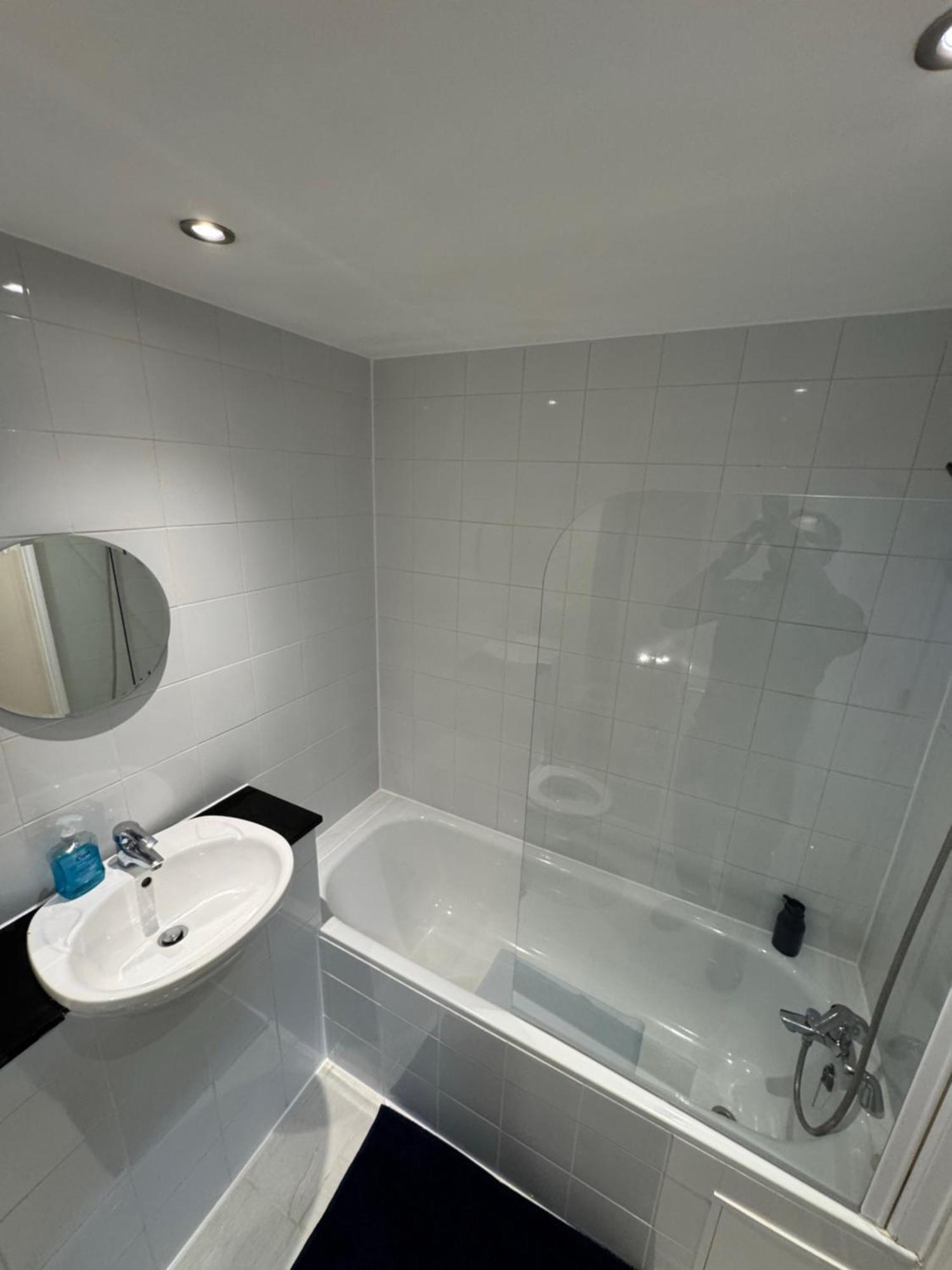 Charming 3-bedroom Modern In Apartment *