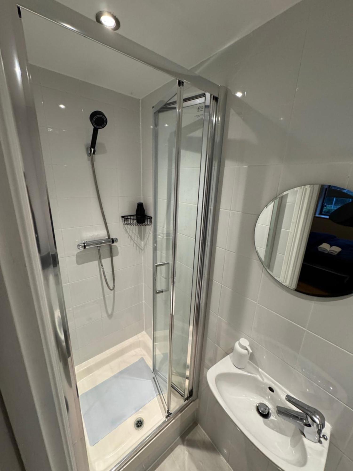 Charming 3-bedroom Modern In *