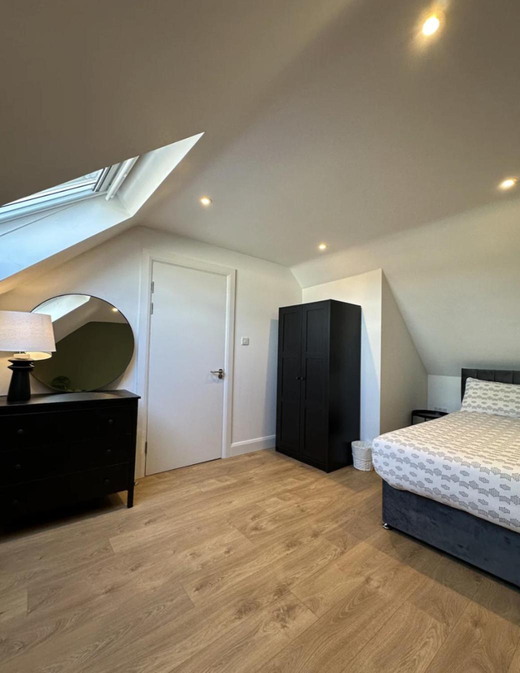 Top Floor Central Apartment *