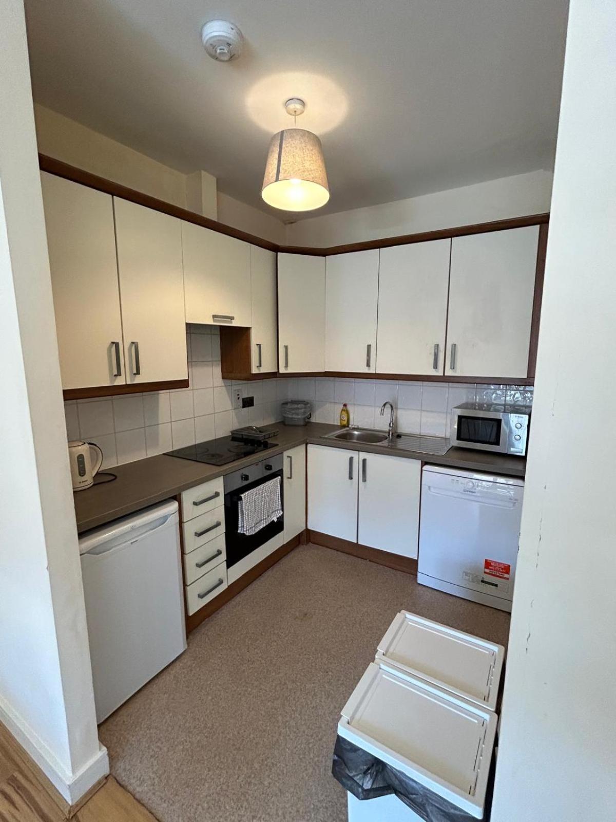 004 Spacious 3 Bed In Centre Apartment
