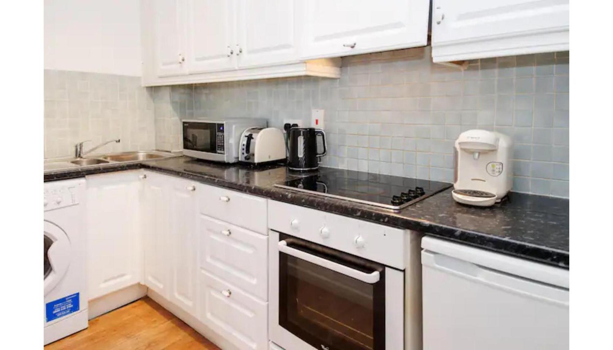 2 Bedroom Near Historical Christchurch Apartment *