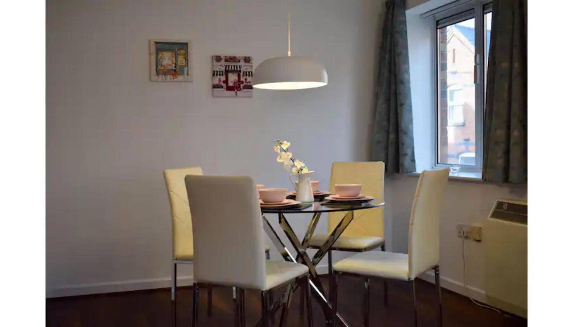 2 Bedroom Near Historical Christchurch Apartment