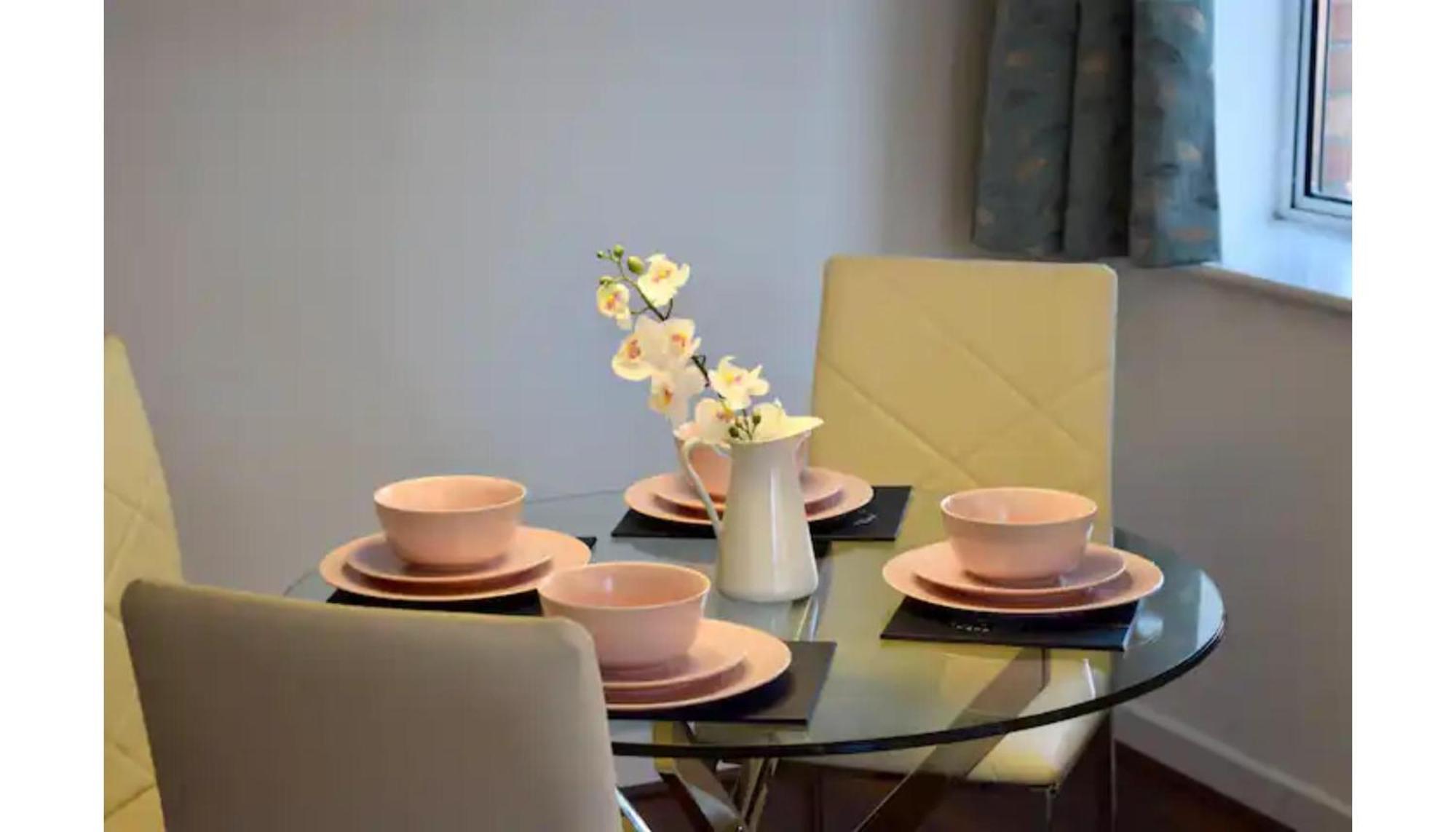Apartment 2 Bedroom Near Historical Christchurch *