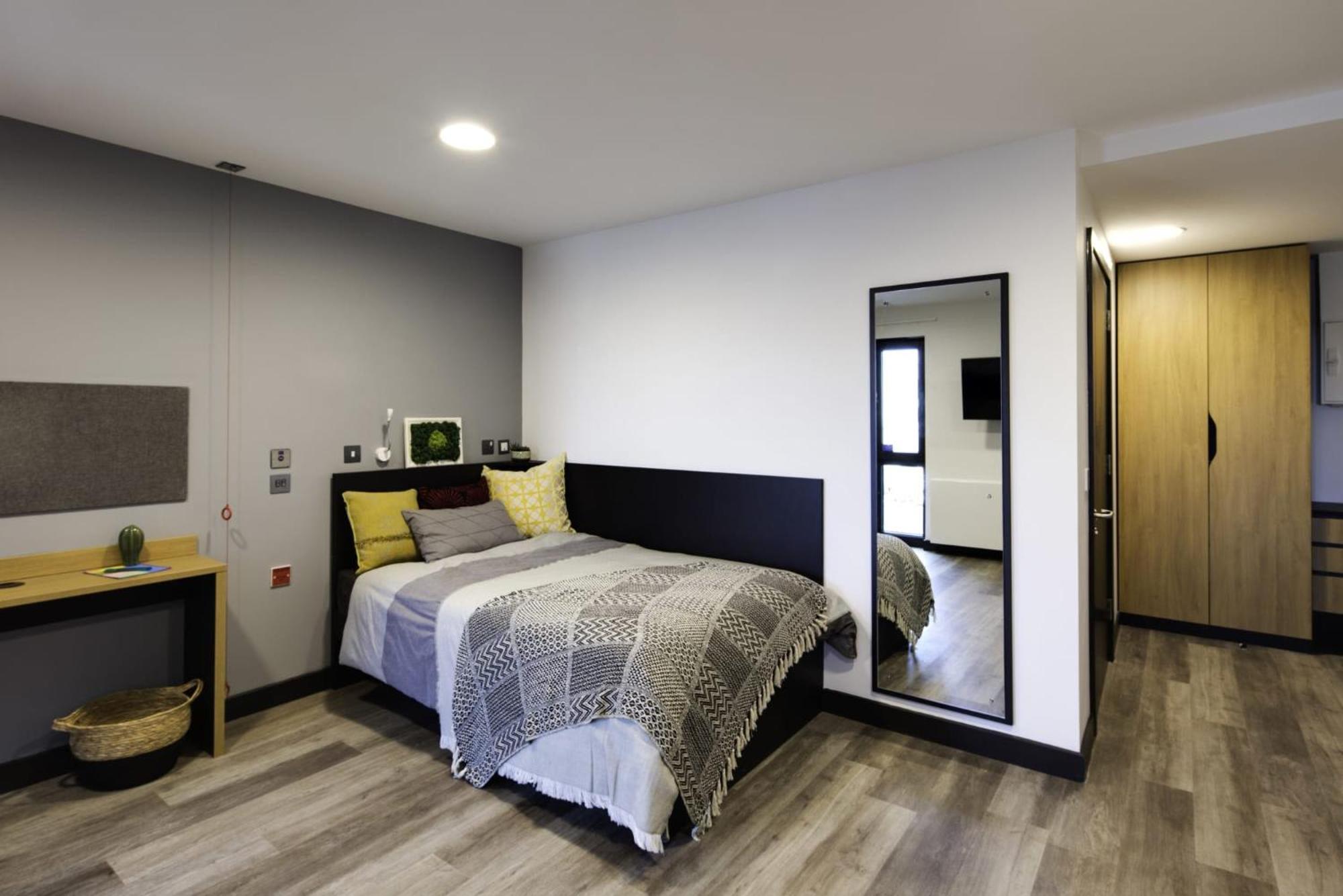 Cosy Ensuite Bedrooms At Aspen House In Apartment