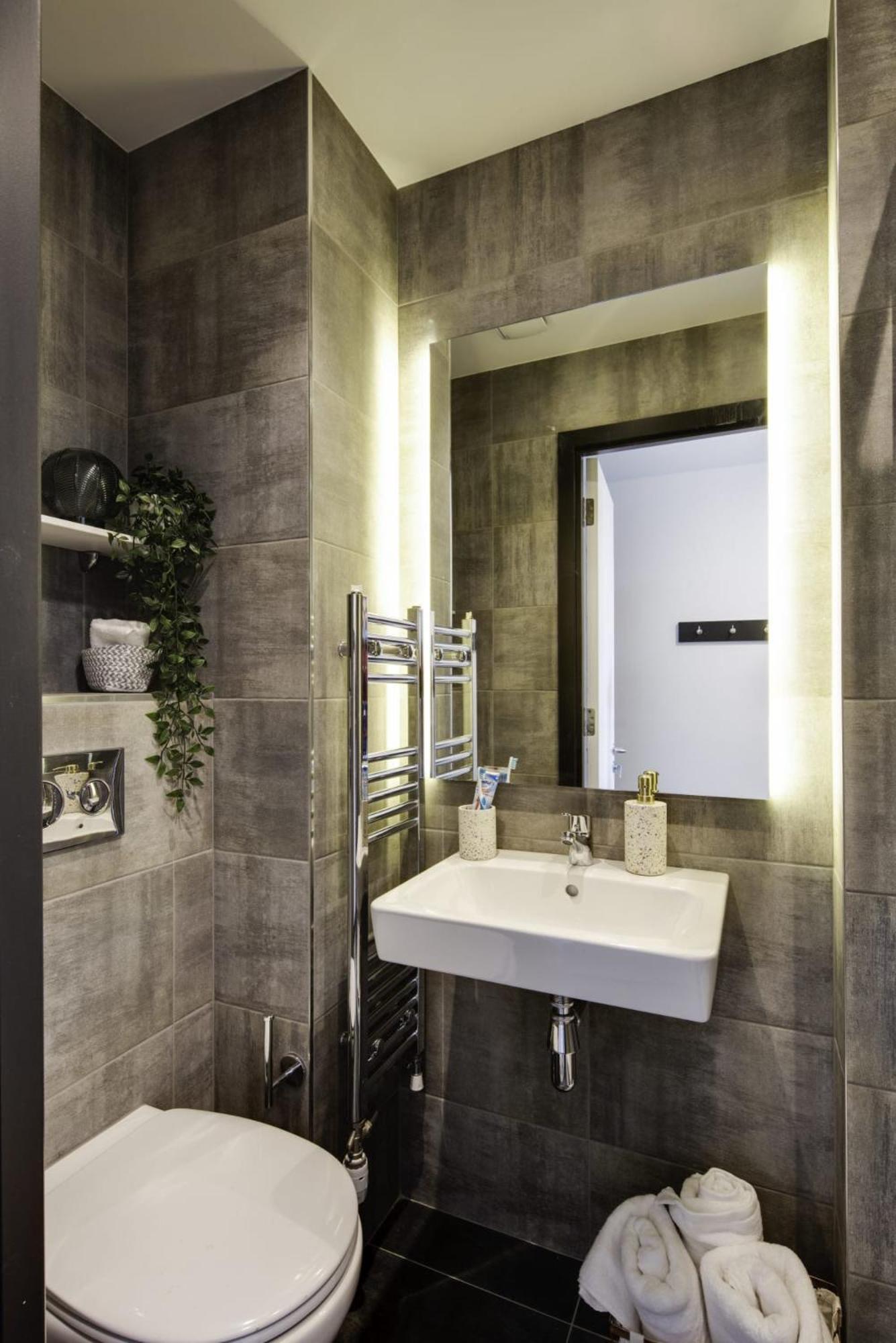 Cosy Ensuite Bedrooms At Aspen House In Apartment Dublin