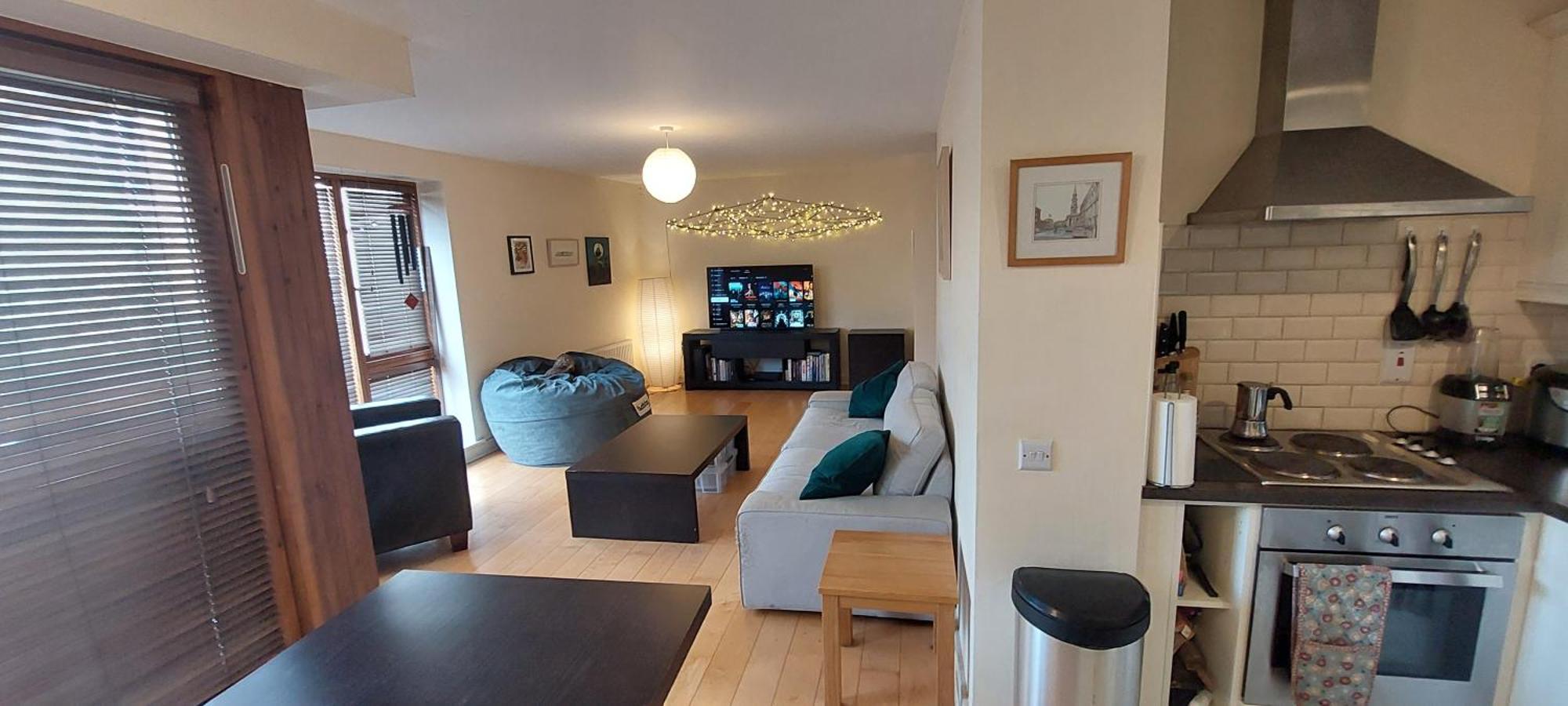 Spacious Riverside 1bd In Bustling Village *