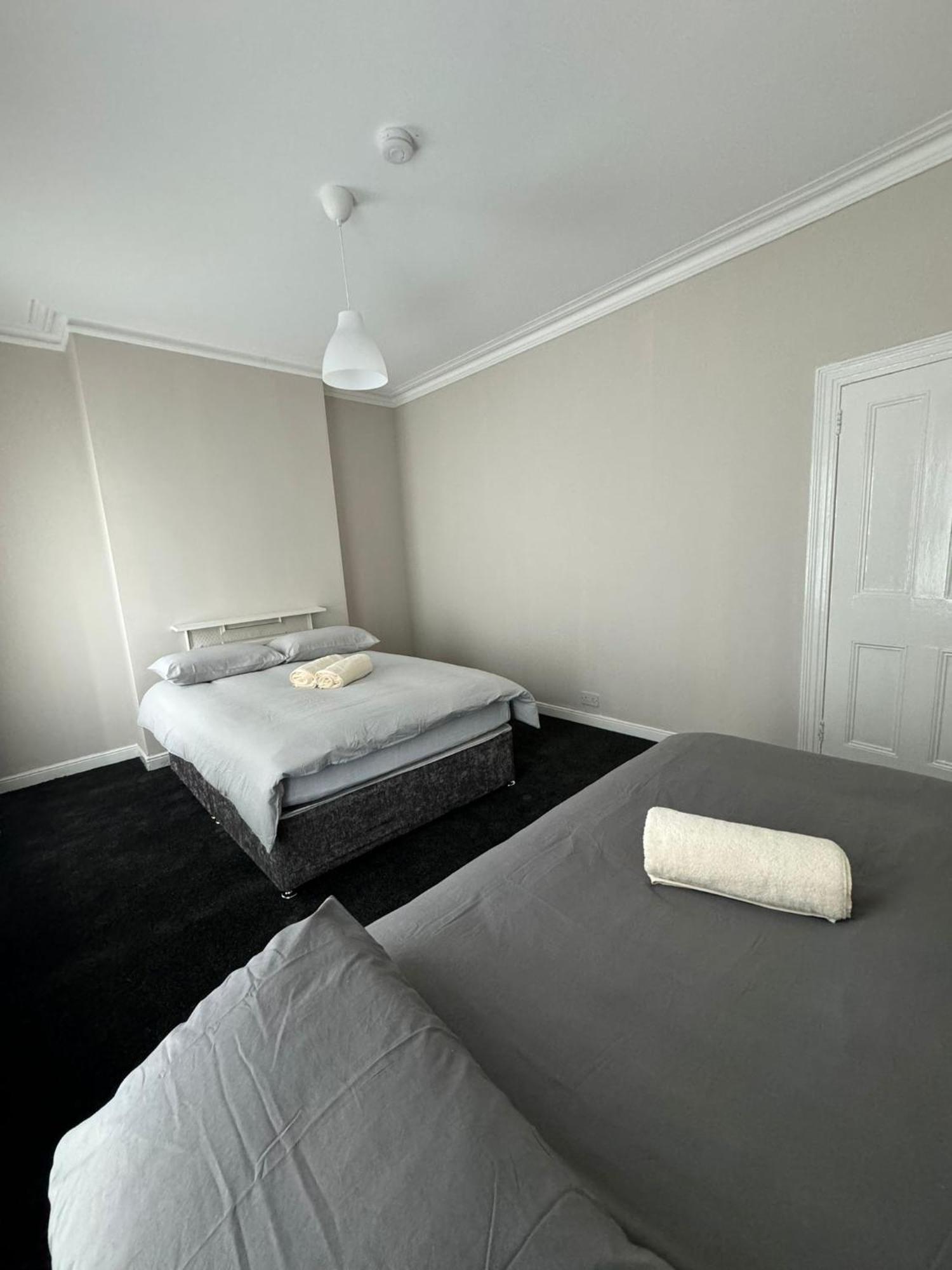 Superb Triple Room Near Croke Park - 1 Guest house *
