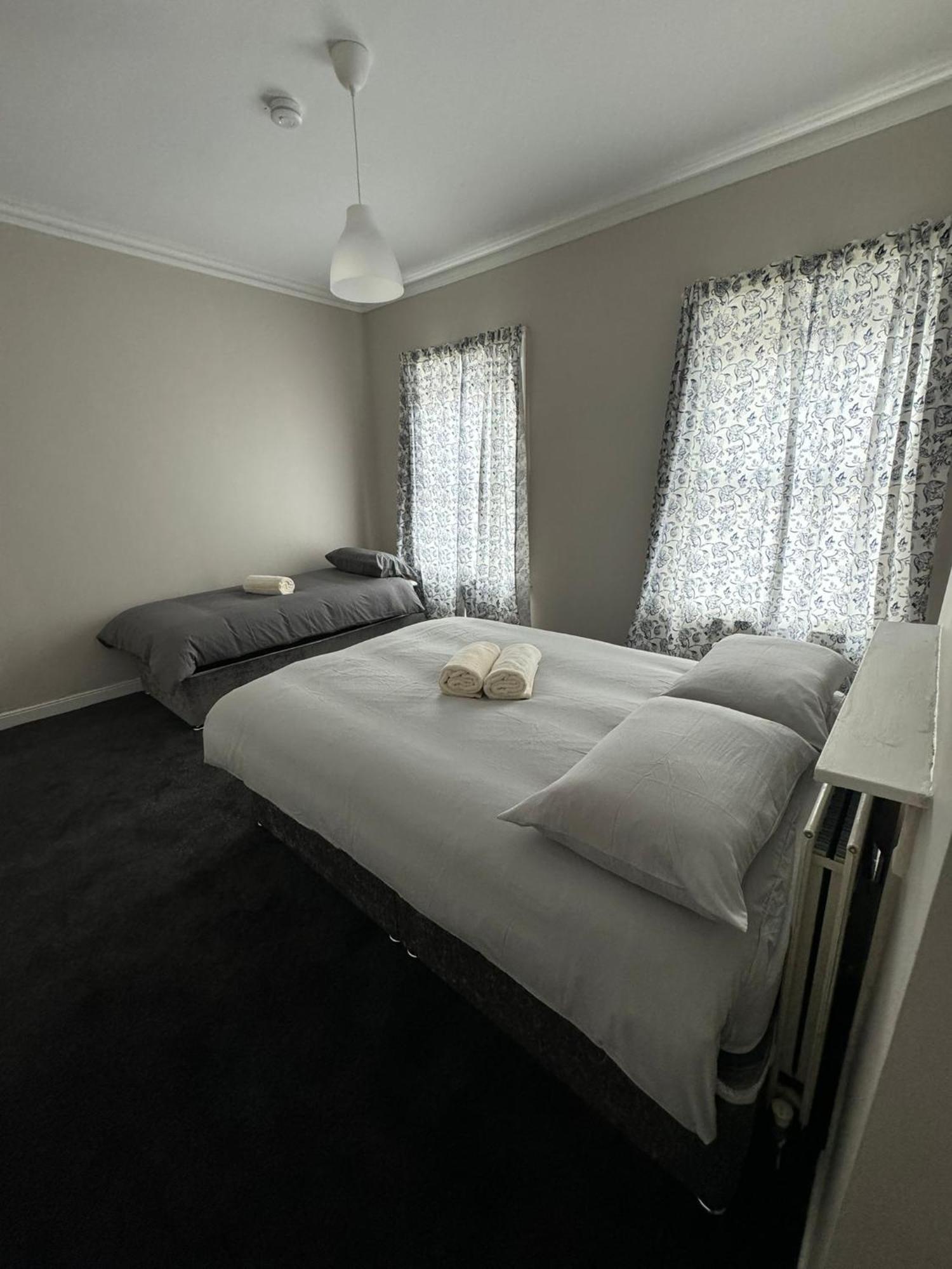 Superb Triple Room Near Croke Park - 1 Guest house *