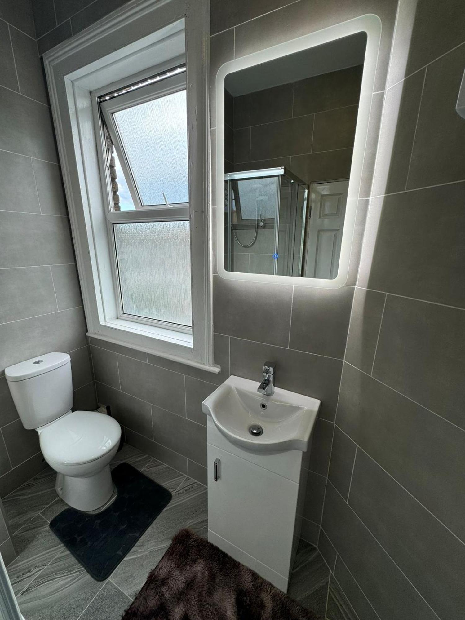 Superb Triple Room Near Croke Park - 1 Guest house *
