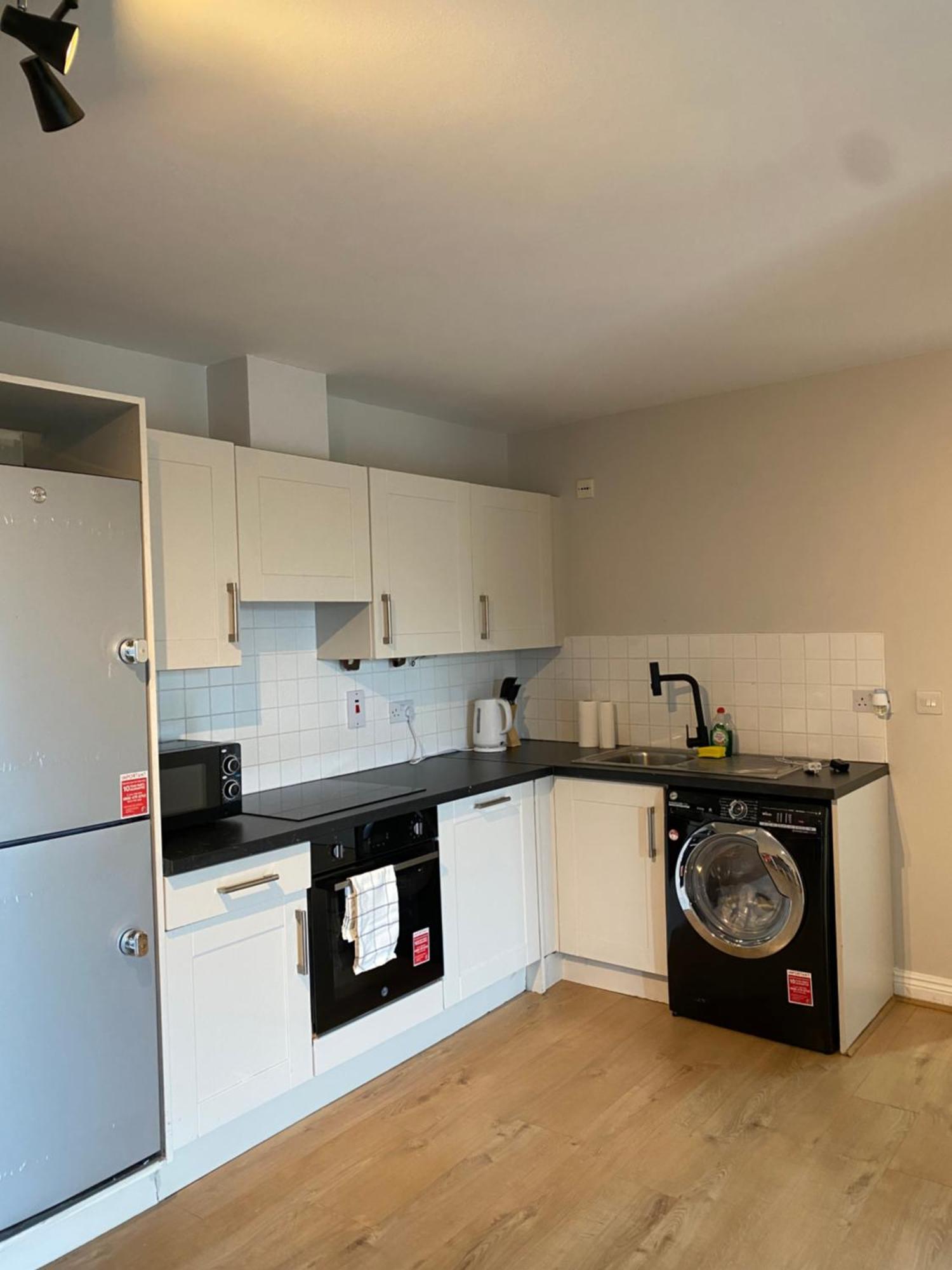 Charming 3-bedroom Modern In Apartment *