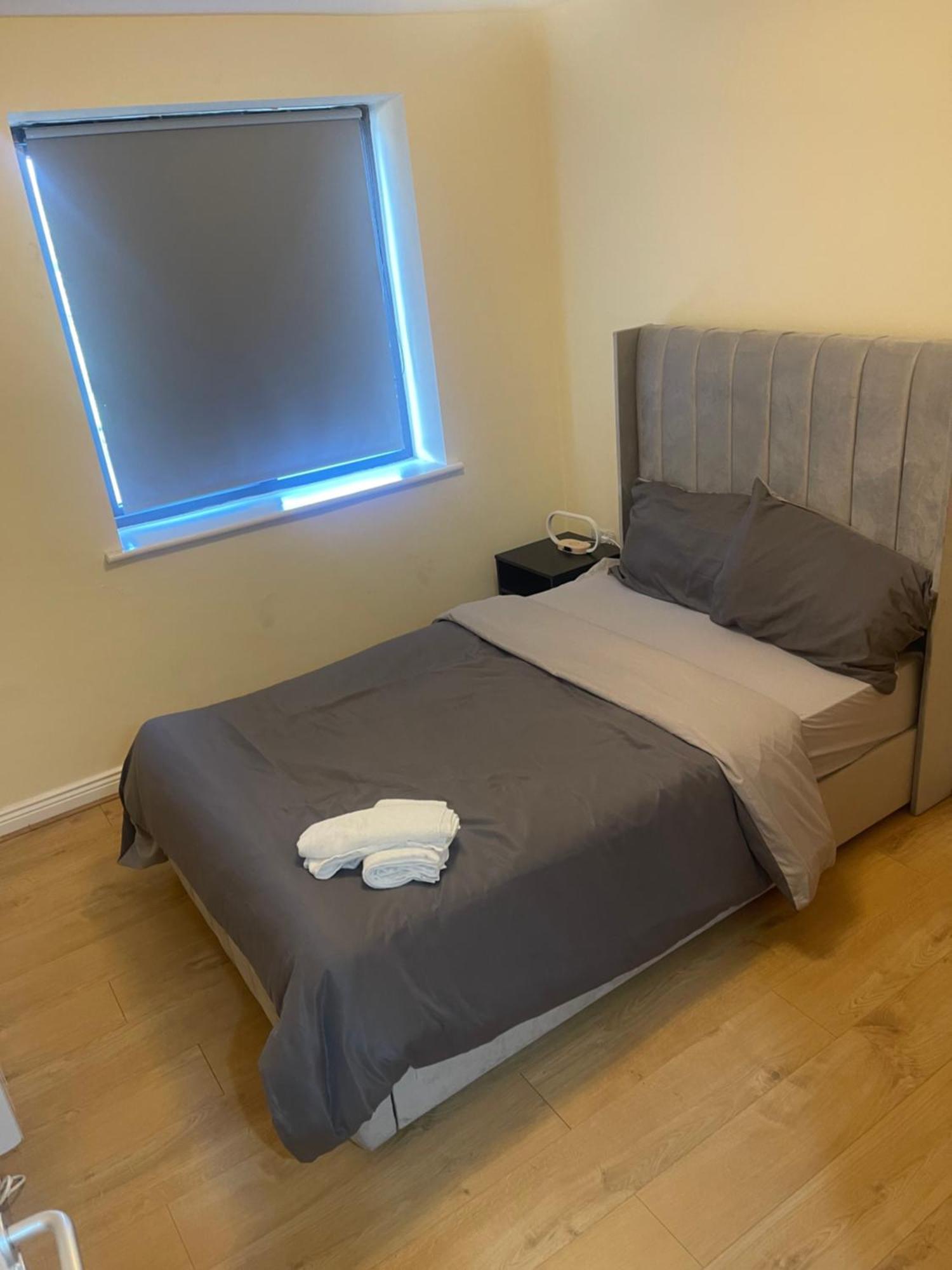 Charming 3-bedroom Modern In Apartment *