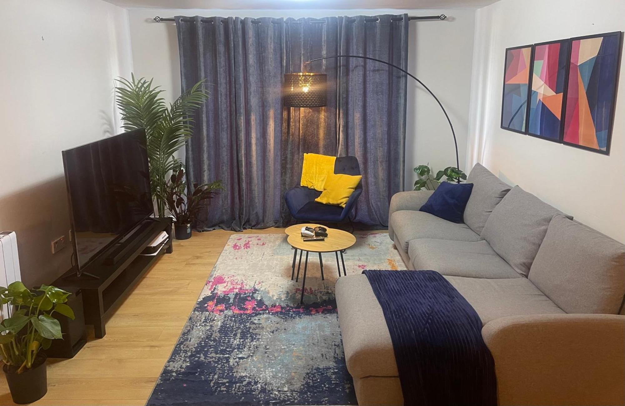 Apartment Charming 3-bedroom Modern In *