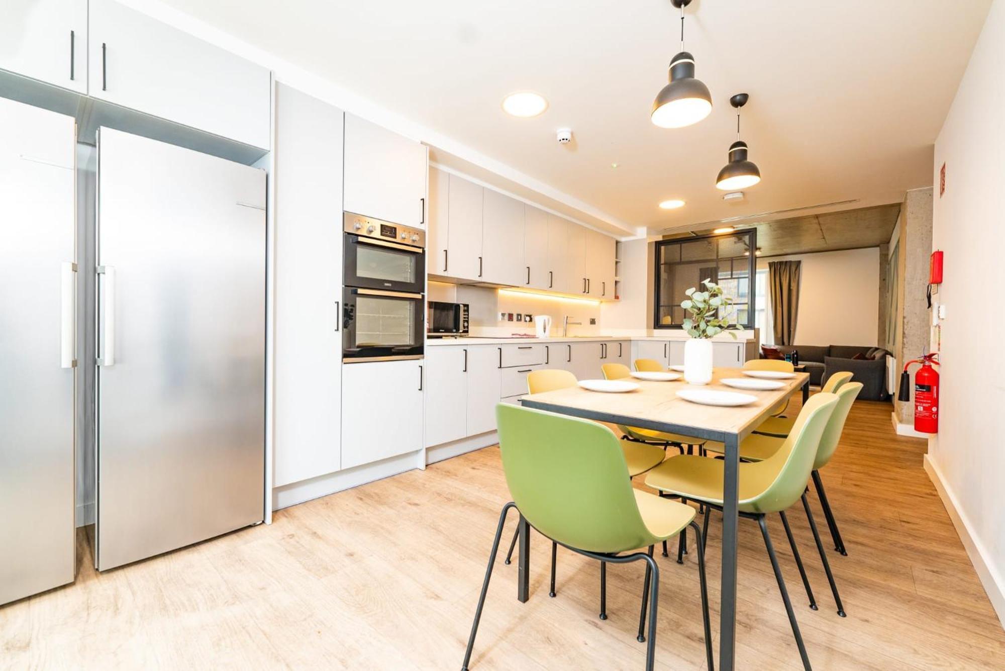 Apartment Modern 3 Bedroom And Private Bedrooms At The Loom In *