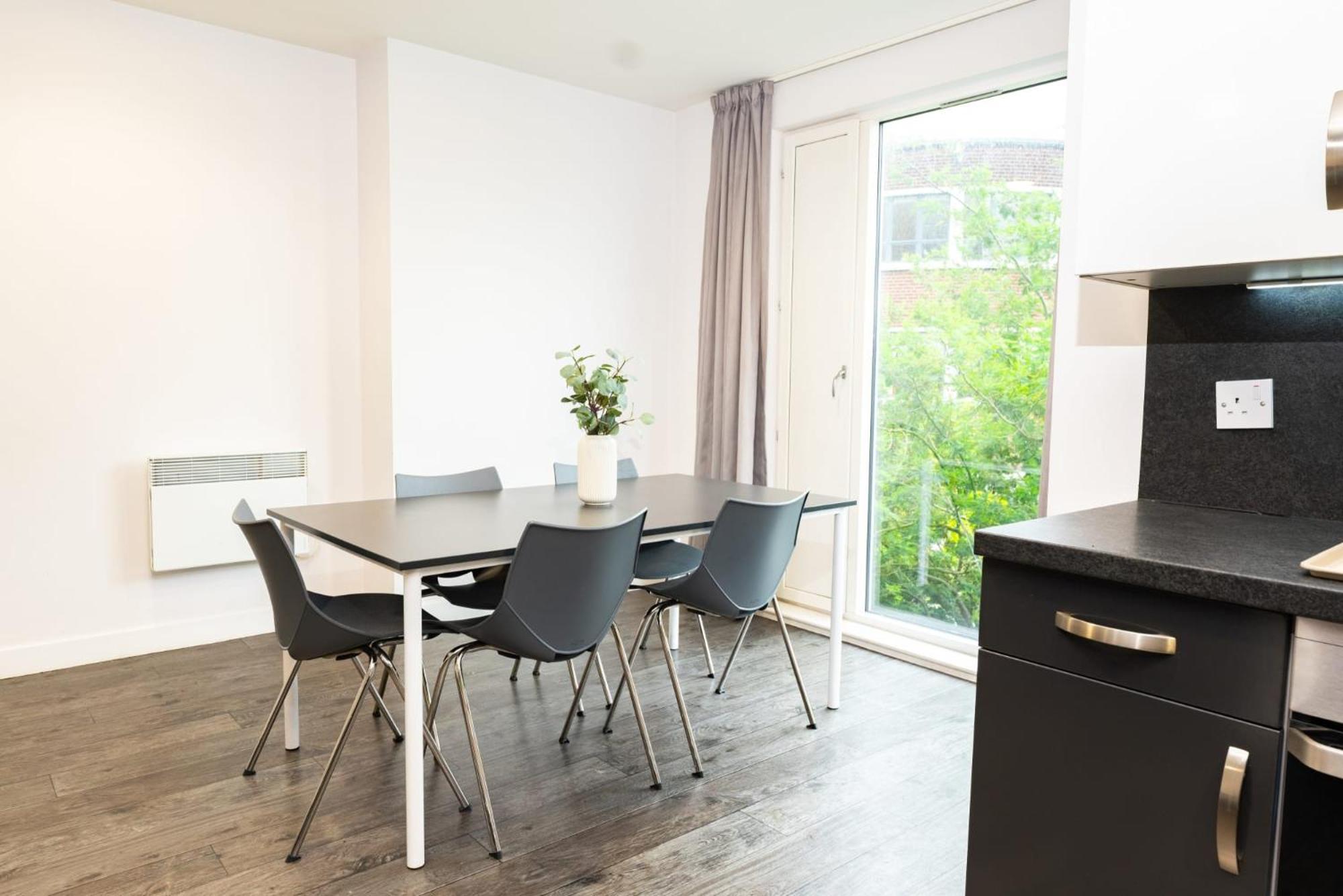 Apartment Stylish & Private At Binary Hub In