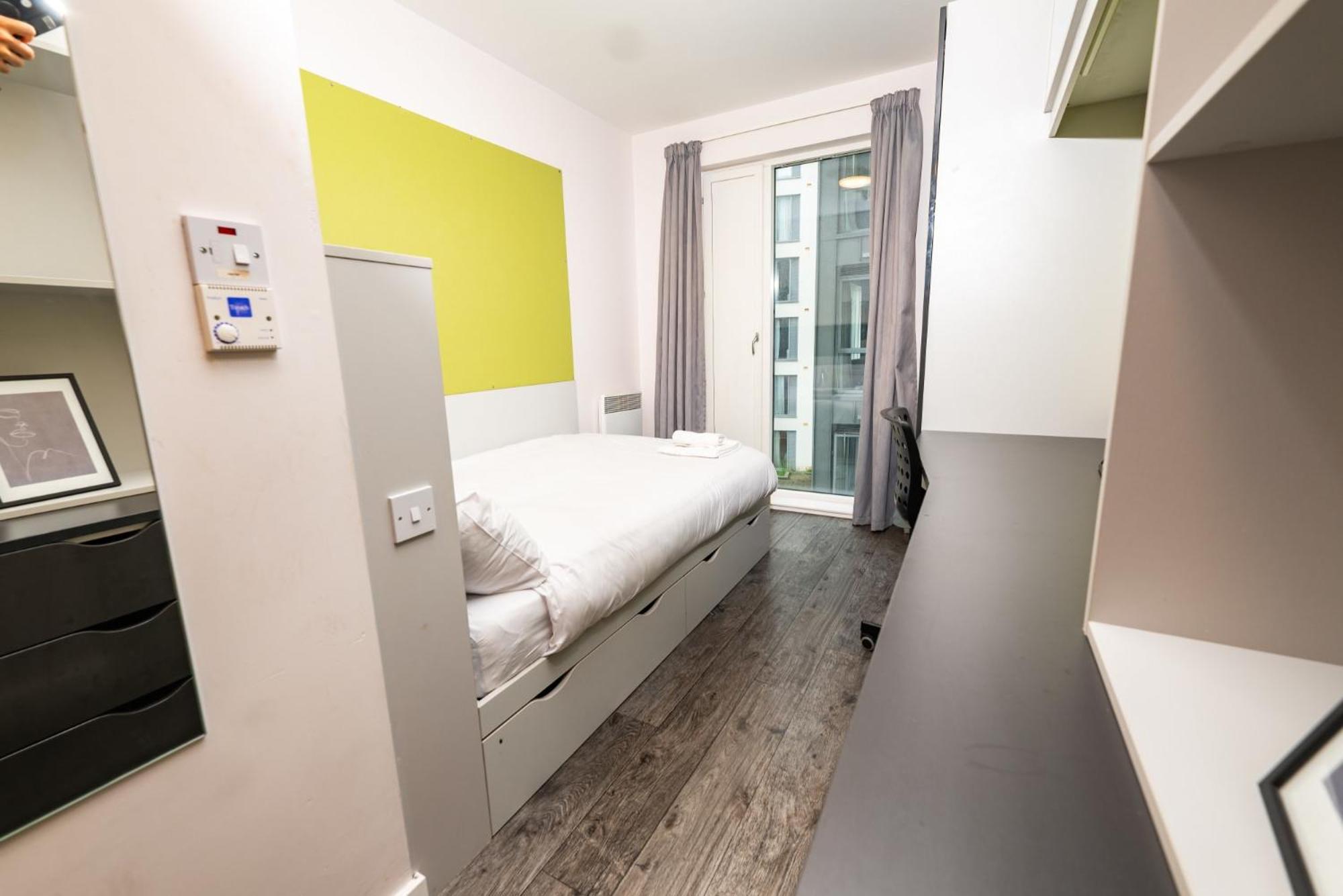 Apartment Stylish & Private At Binary Hub In *